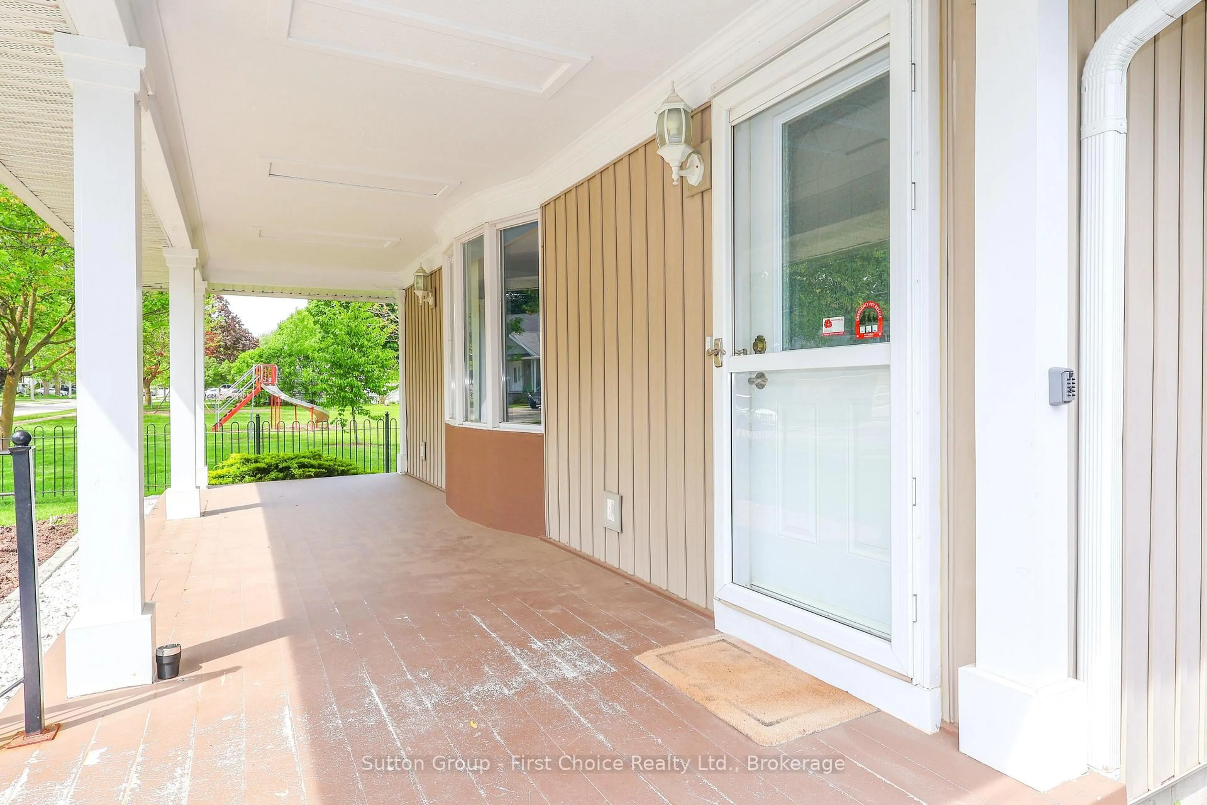 Indoor entryway for 39 Portia Blvd, Stratford Ontario N5A 4V6