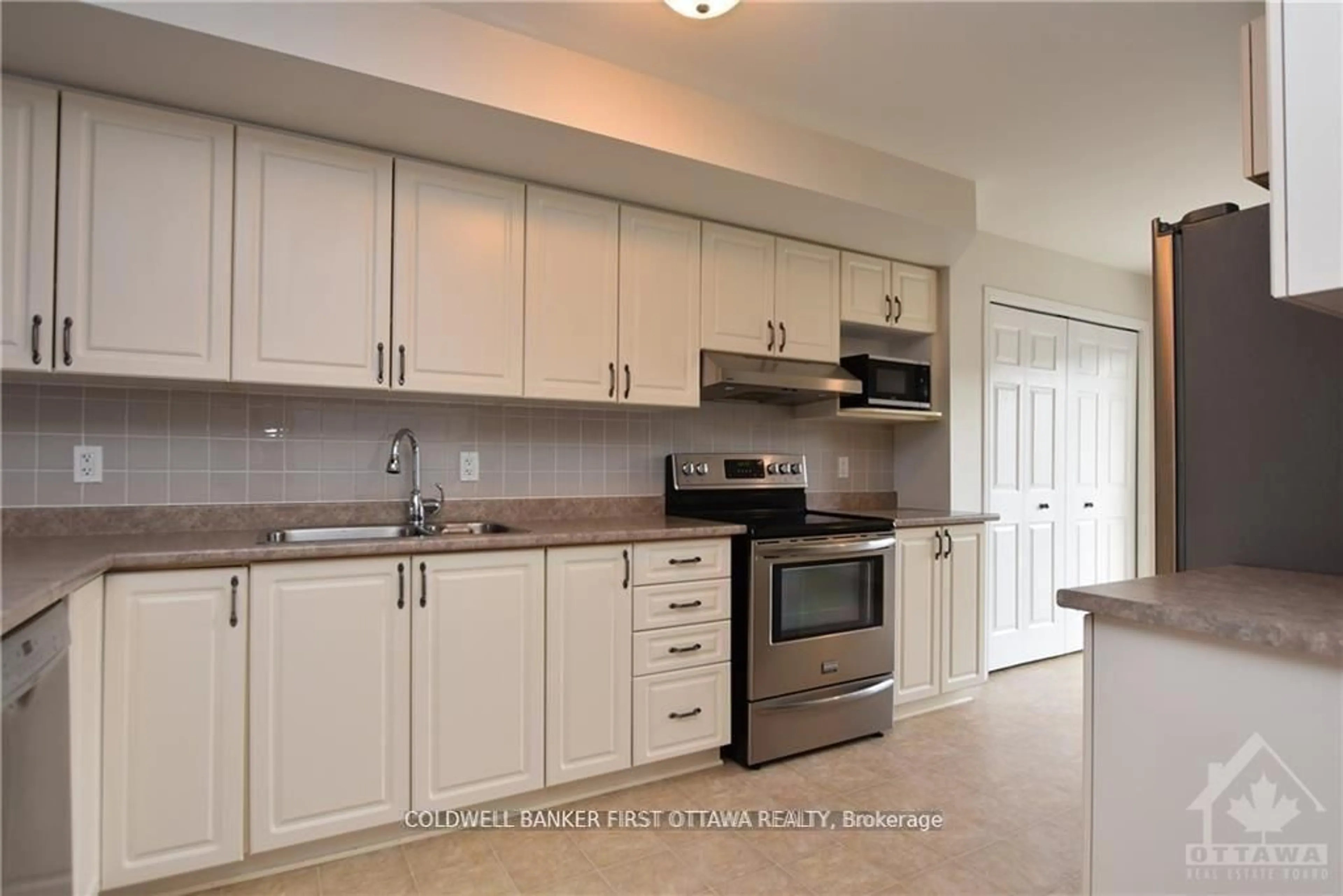 Standard kitchen, unknown for 130 BERRIGAN Dr #62, Ottawa Ontario K2J 0J3