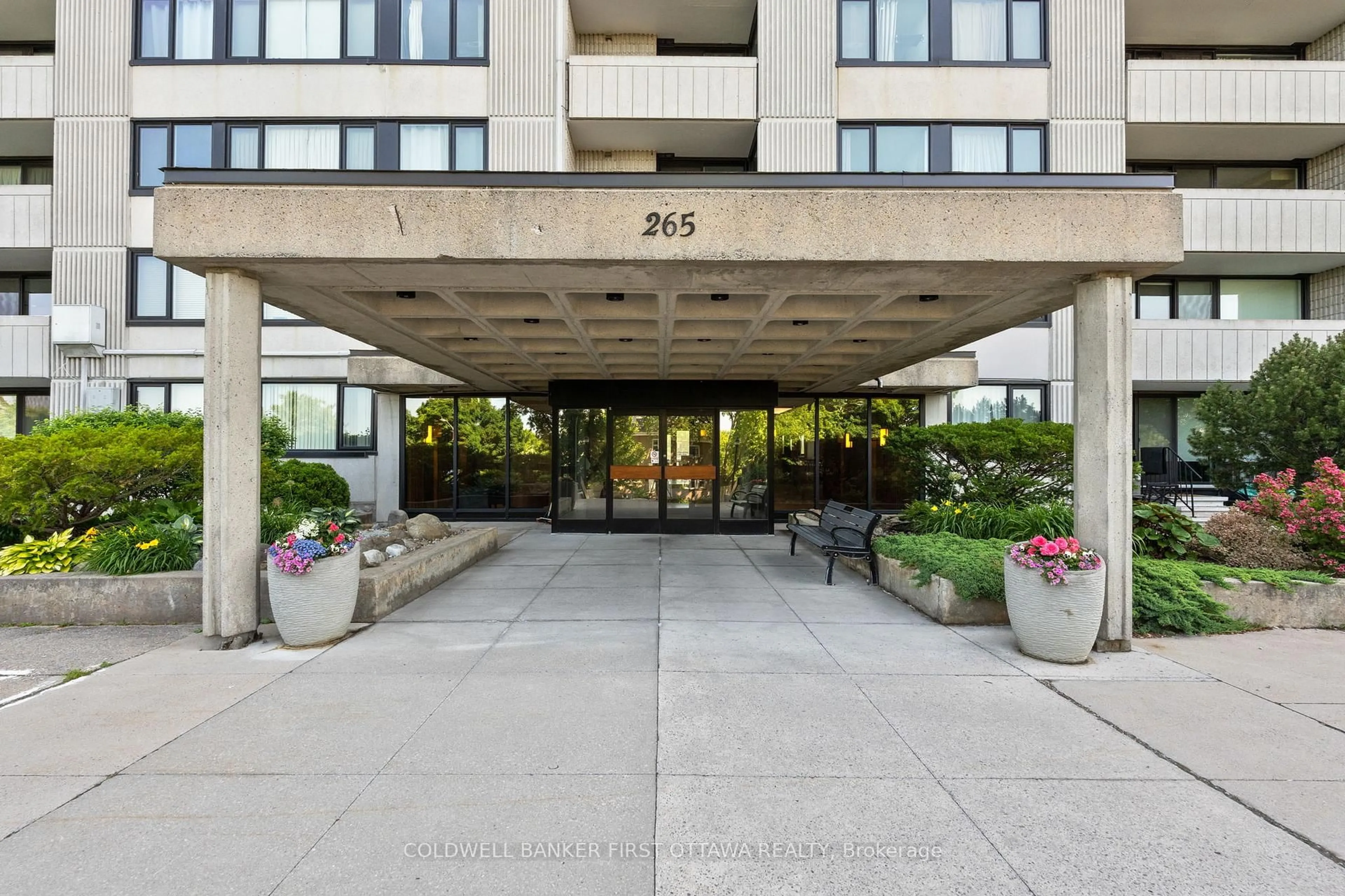 Indoor foyer for 265 Poulin Ave #1706, Ottawa Ontario K2B 7Y8