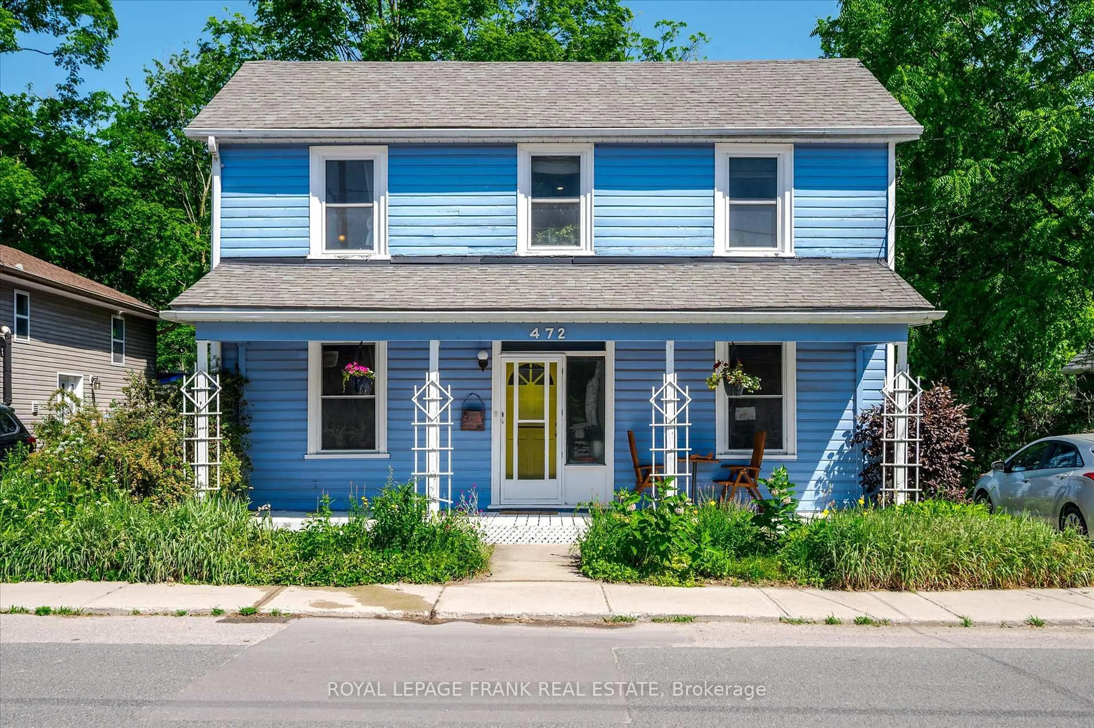 Home with vinyl exterior material, street for 472 Murray St, Peterborough Central Ontario K9H 2T8
