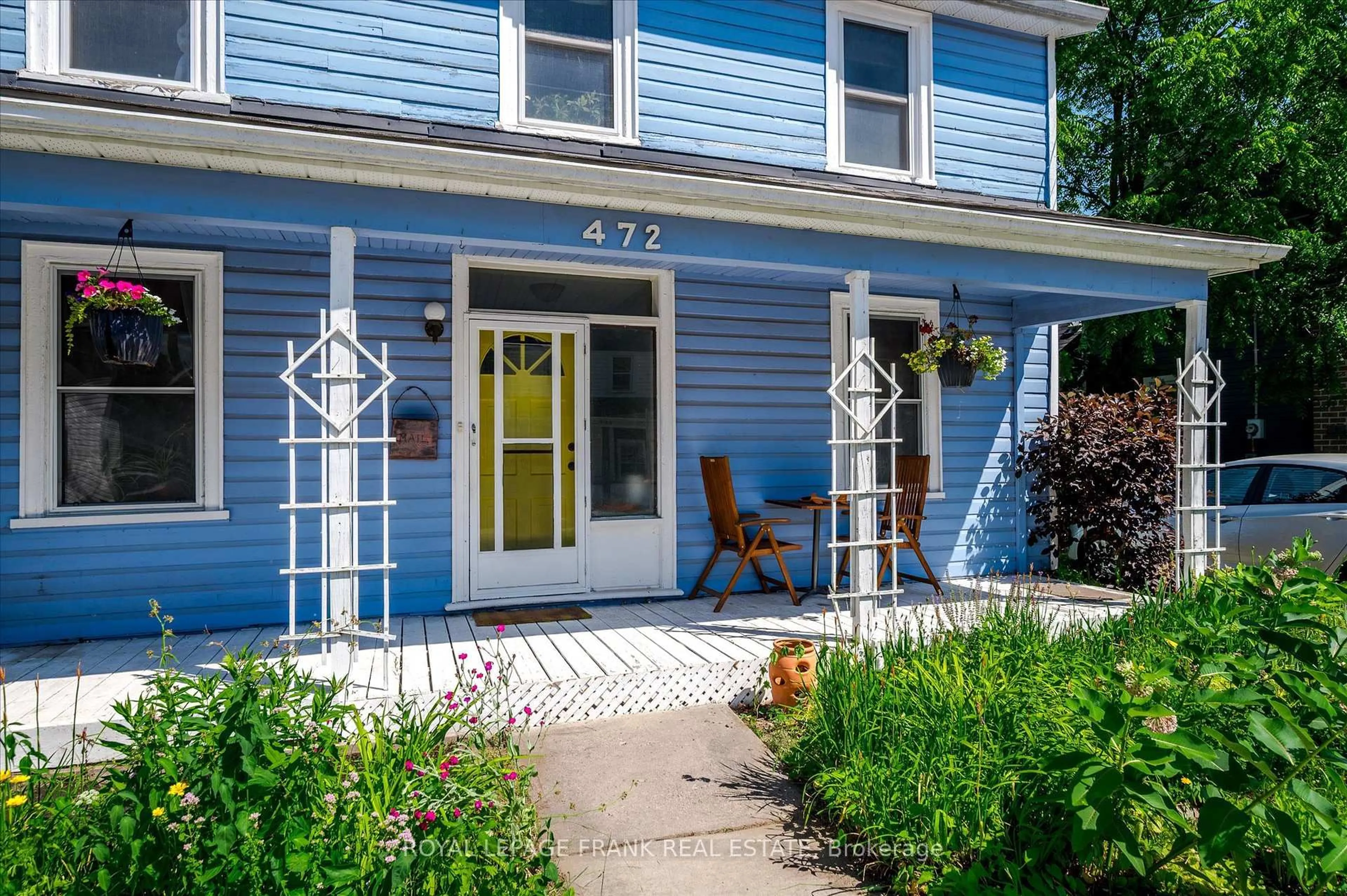 Patio, street for 472 Murray St, Peterborough Central Ontario K9H 2T8