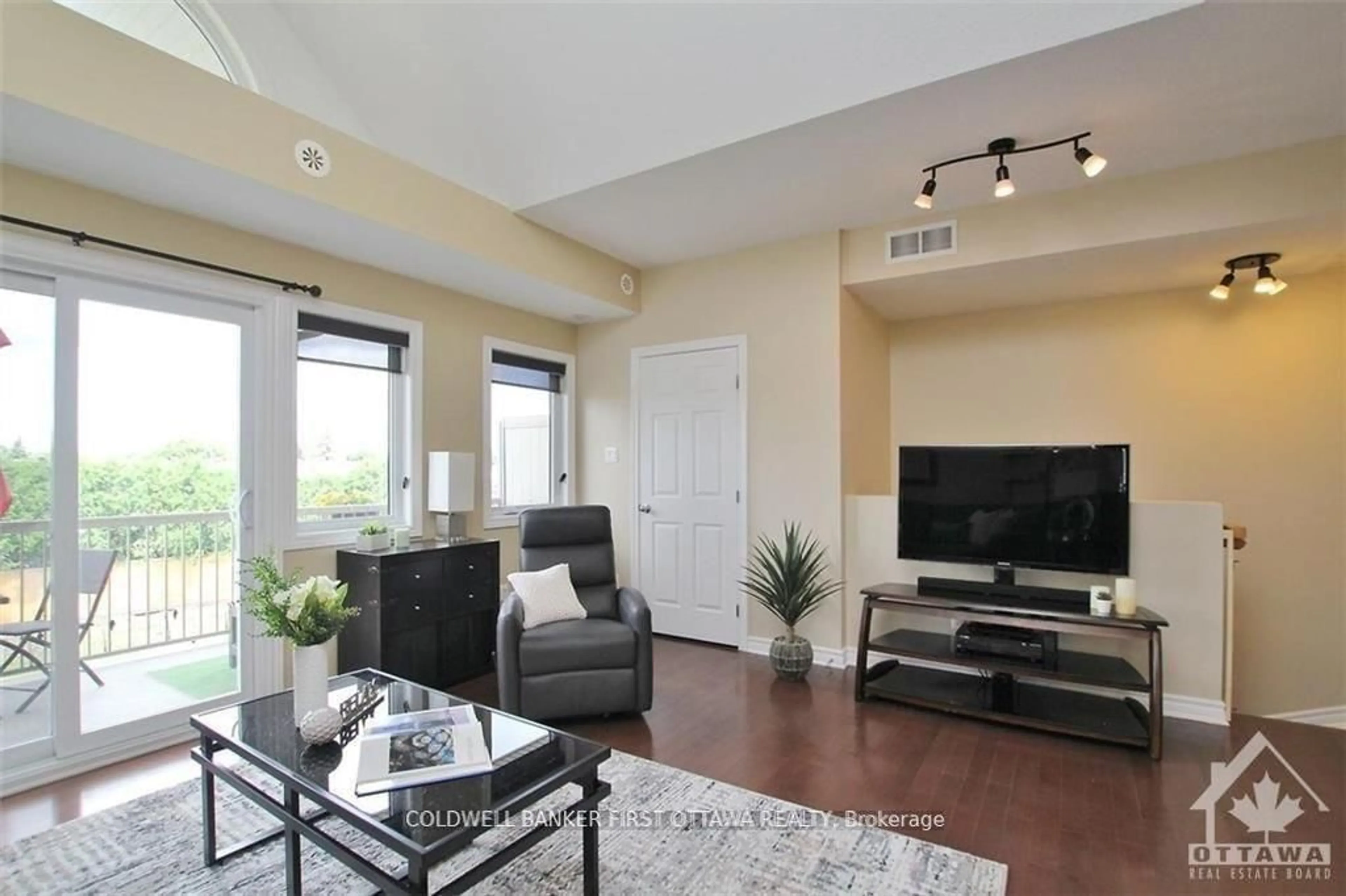 Living room with furniture, unknown for 137 HARTHILL Way #E, Ottawa Ontario K2J 5V1