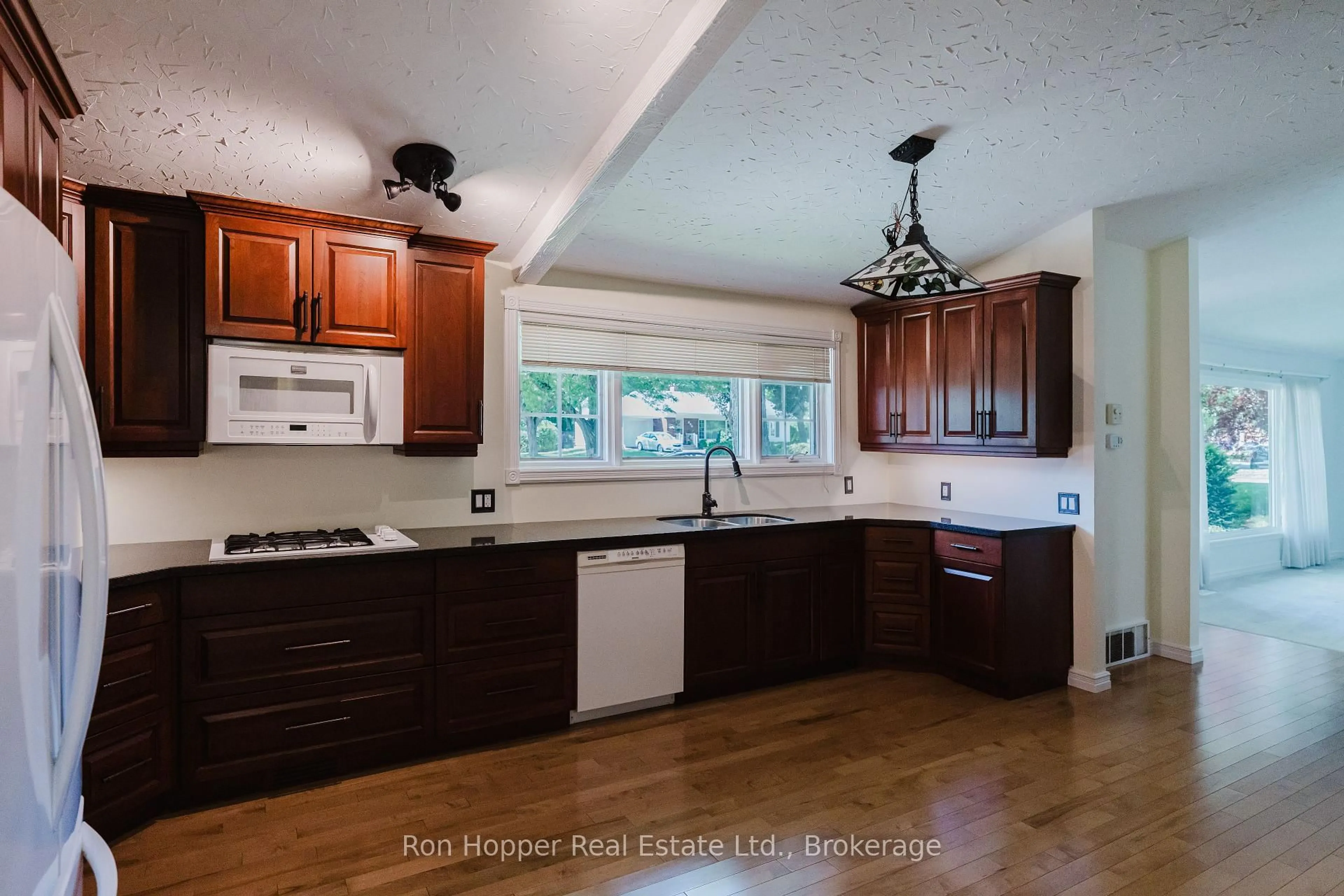 Open concept kitchen, unknown for 345 6th Ave, Owen Sound Ontario N4K 2T7
