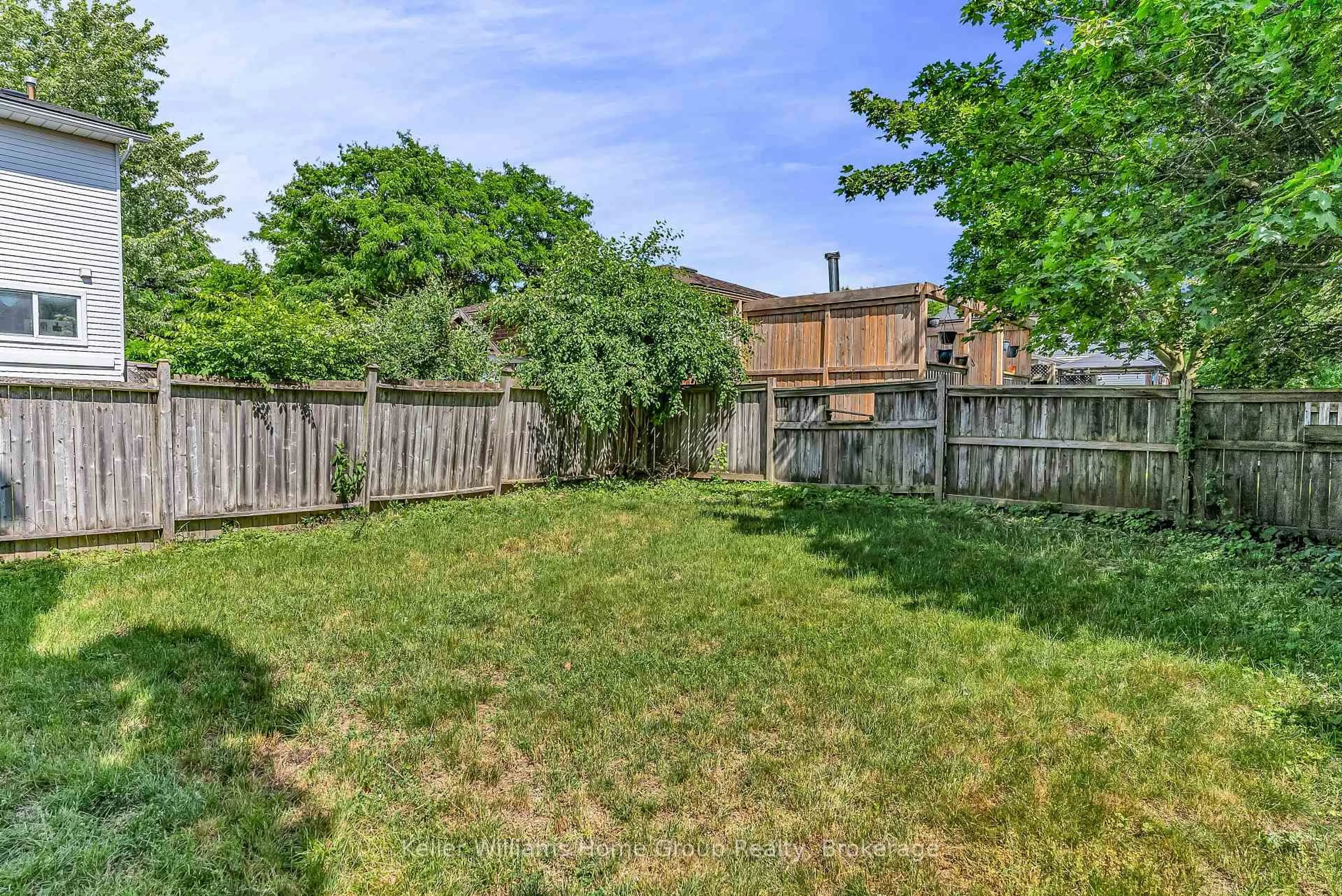 Patio, street for 138 Cole Rd, Guelph Ontario N1G 3Z5