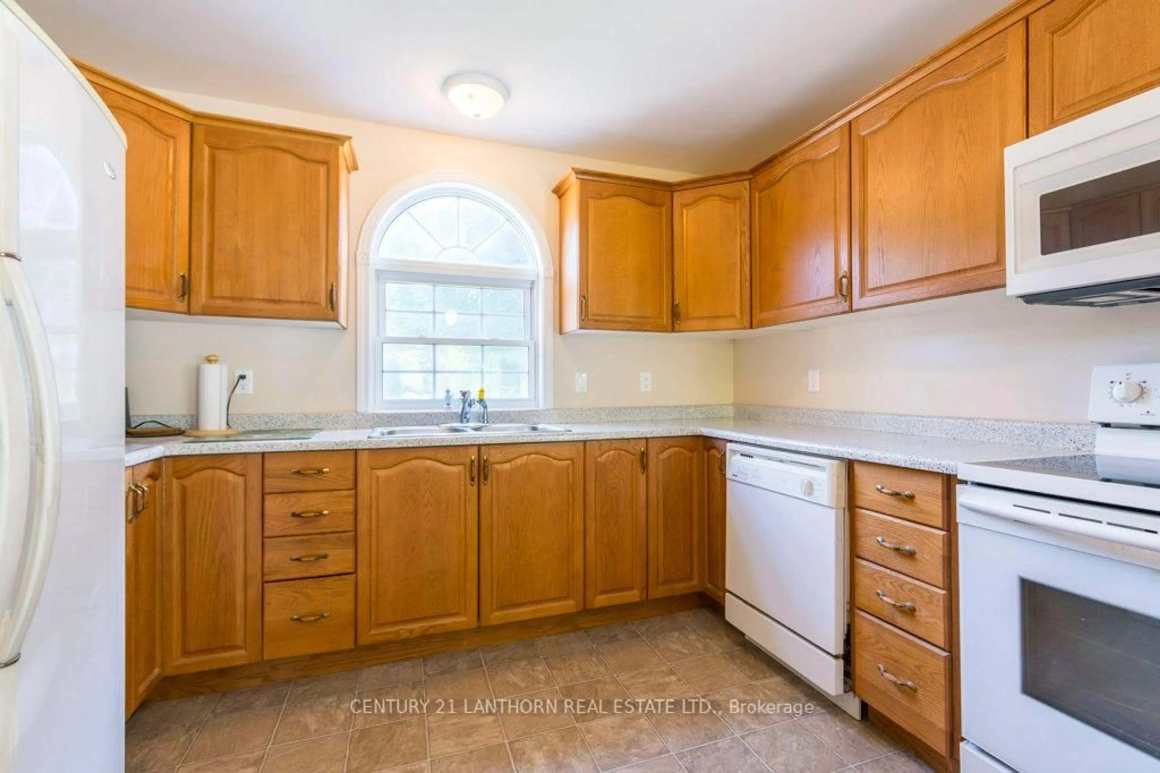 Standard kitchen, ceramic/tile floor for 27 Bursthall St, Limoges Ontario K0K 2M0