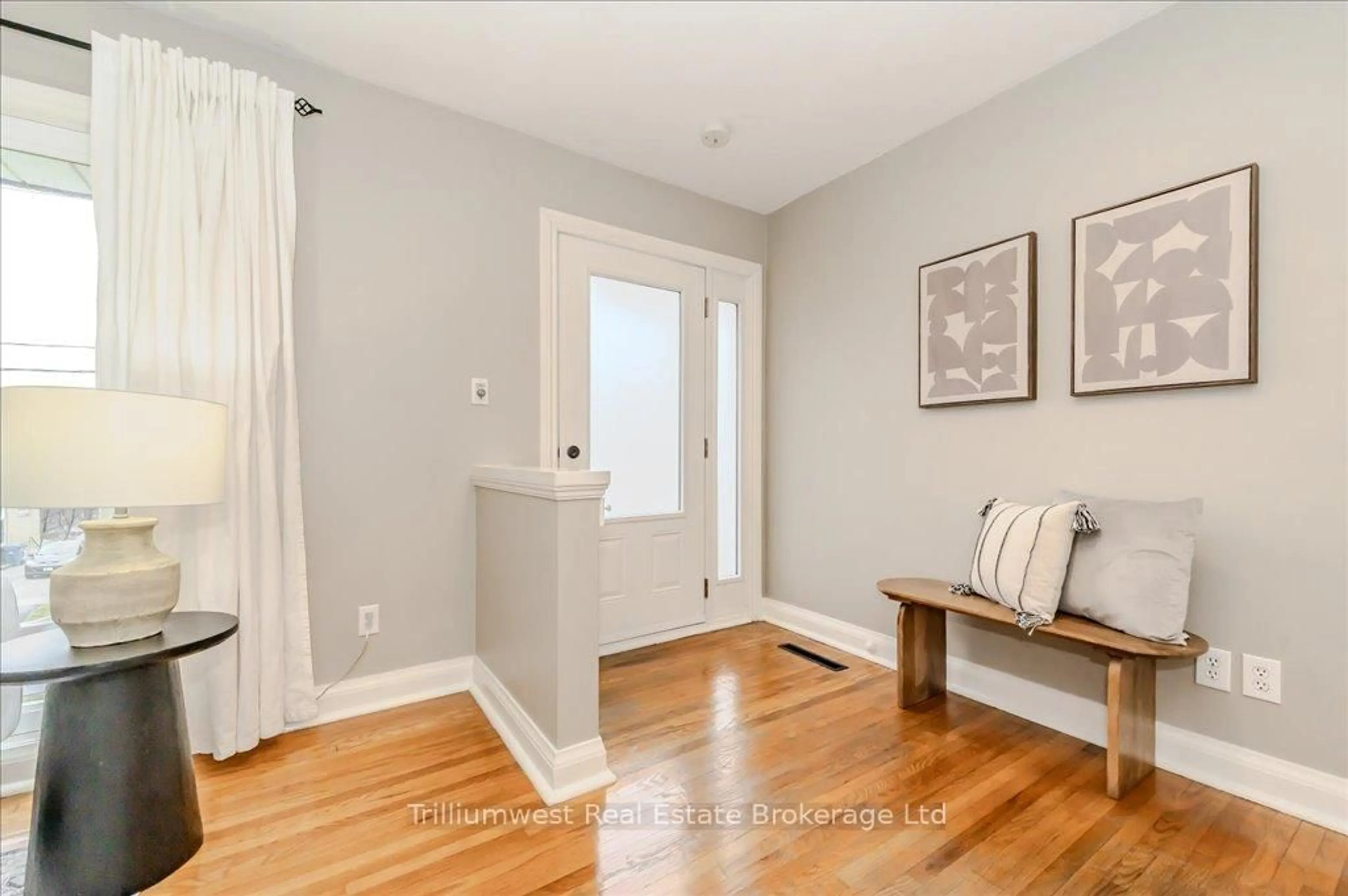 Indoor entryway for 36 Rosewood Ave, Guelph Ontario N1H 5Z9