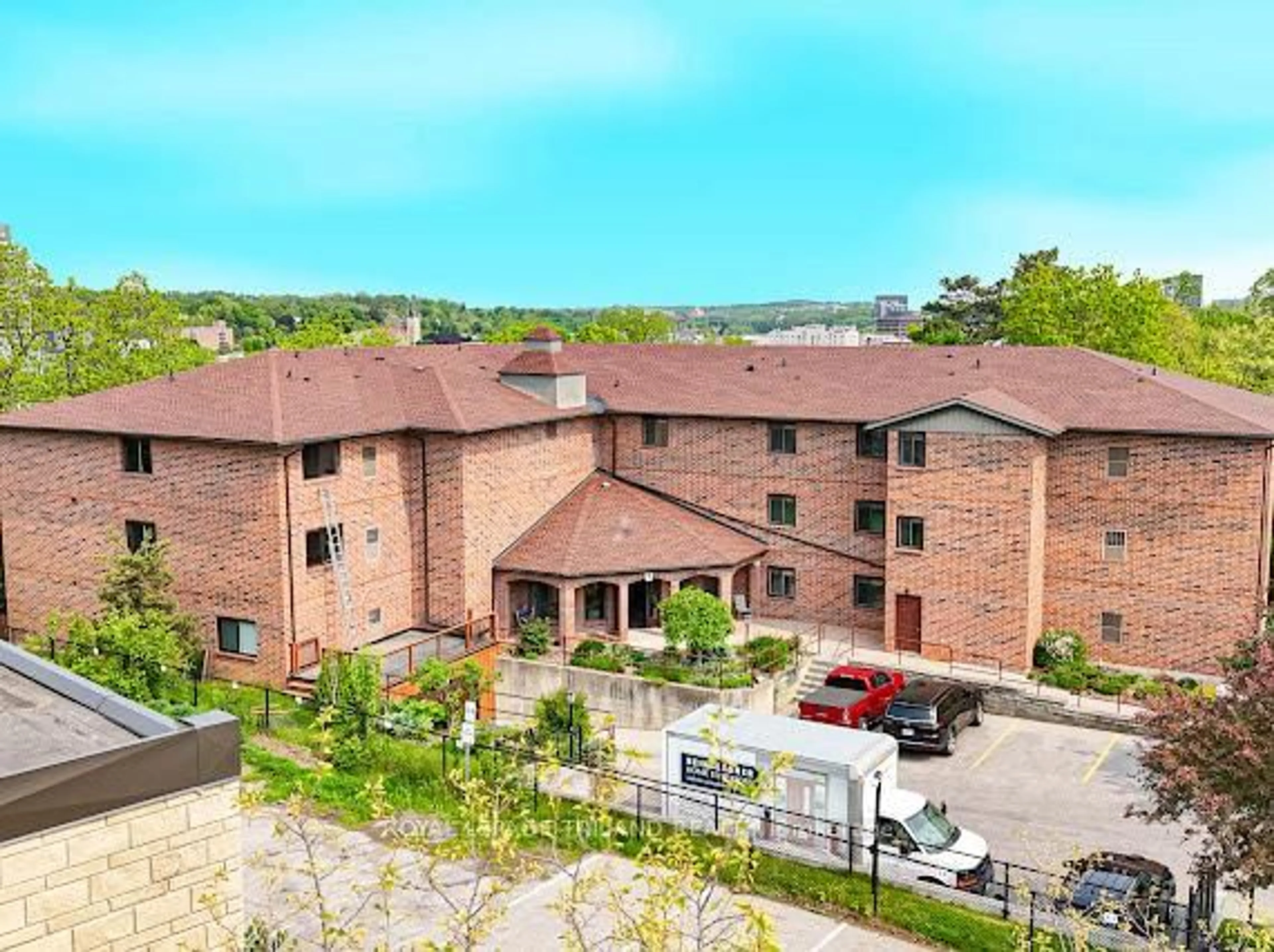 A pic from outside/outdoor area/front of a property/back of a property/a pic from drone, building for 4 Albert St #206, Cambridge Ontario N1R 3M4