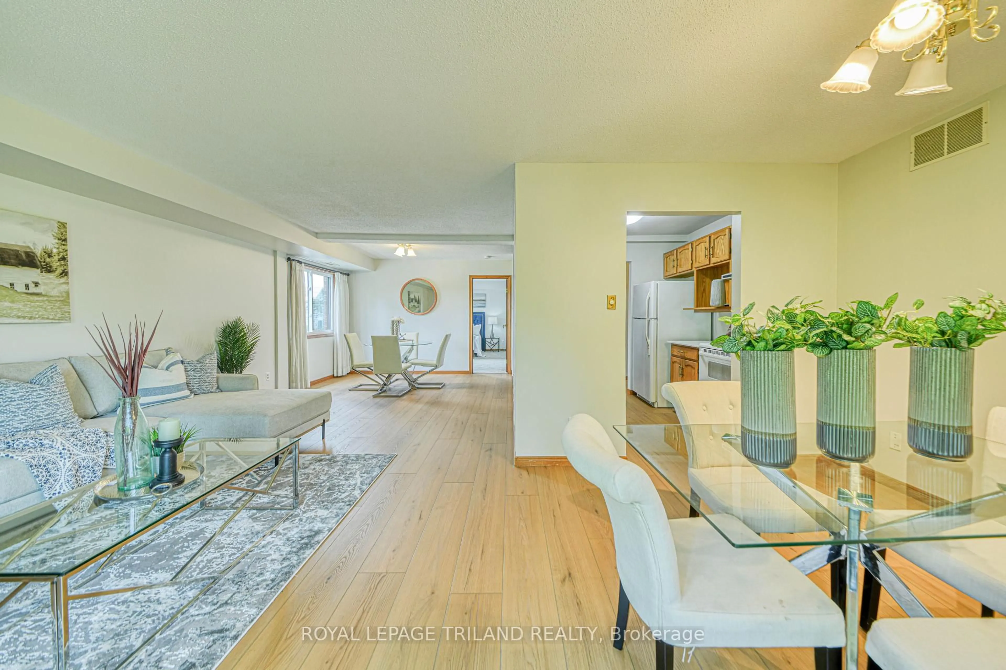 Unknown for 4 Albert St #206, Cambridge Ontario N1R 3M4