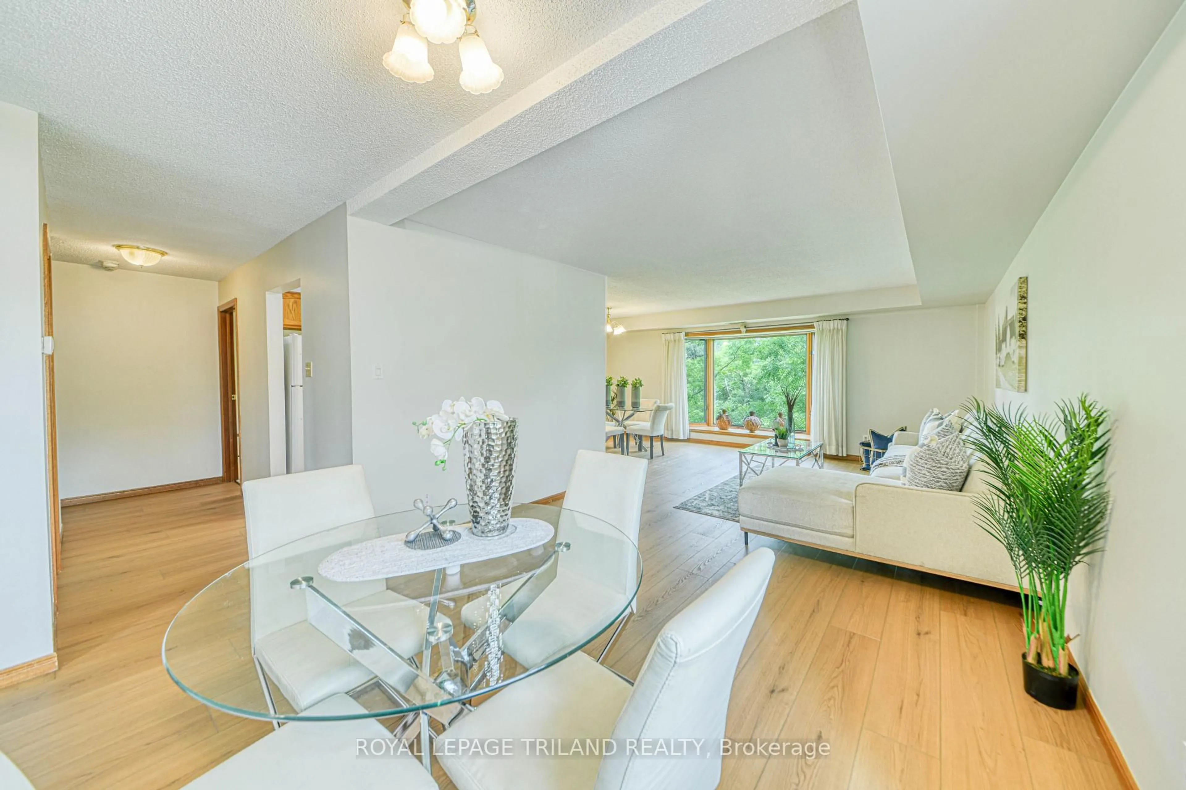 Unknown for 4 Albert St #206, Cambridge Ontario N1R 3M4