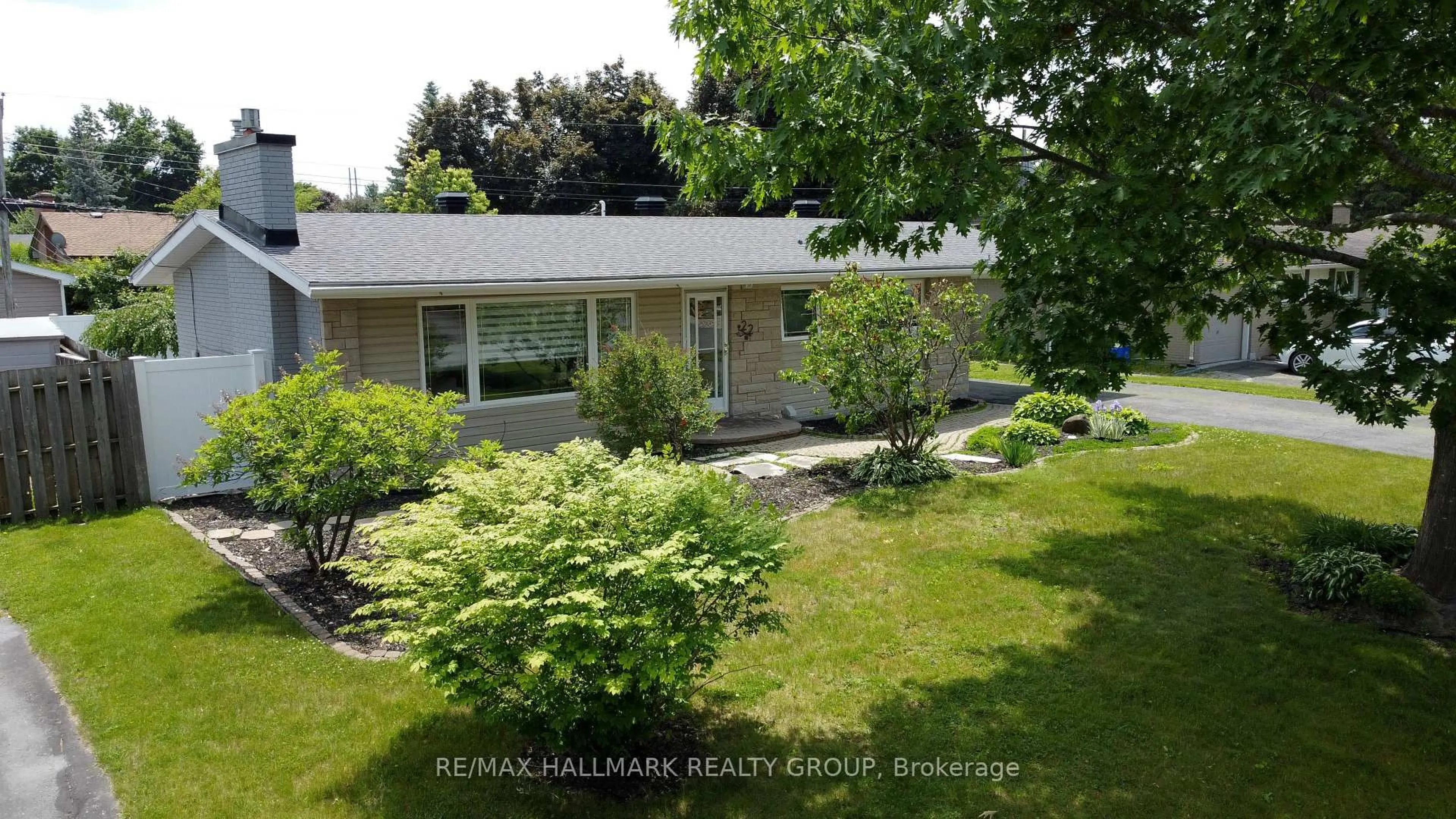 A pic from outside/outdoor area/front of a property/back of a property/a pic from drone, unknown for 22 Harwick Cres, Ottawa Ontario K2H 6R1
