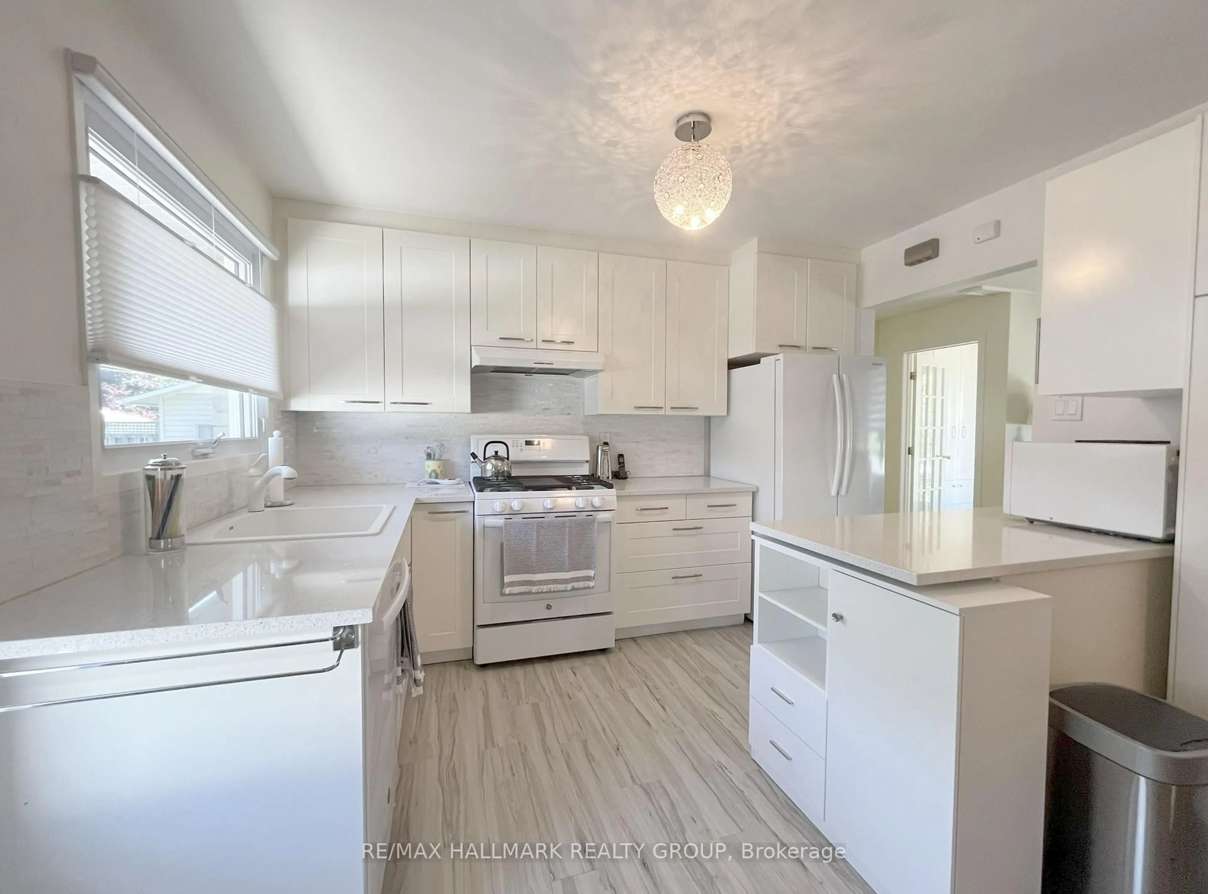 Unknown for 22 Harwick Cres, Ottawa Ontario K2H 6R1
