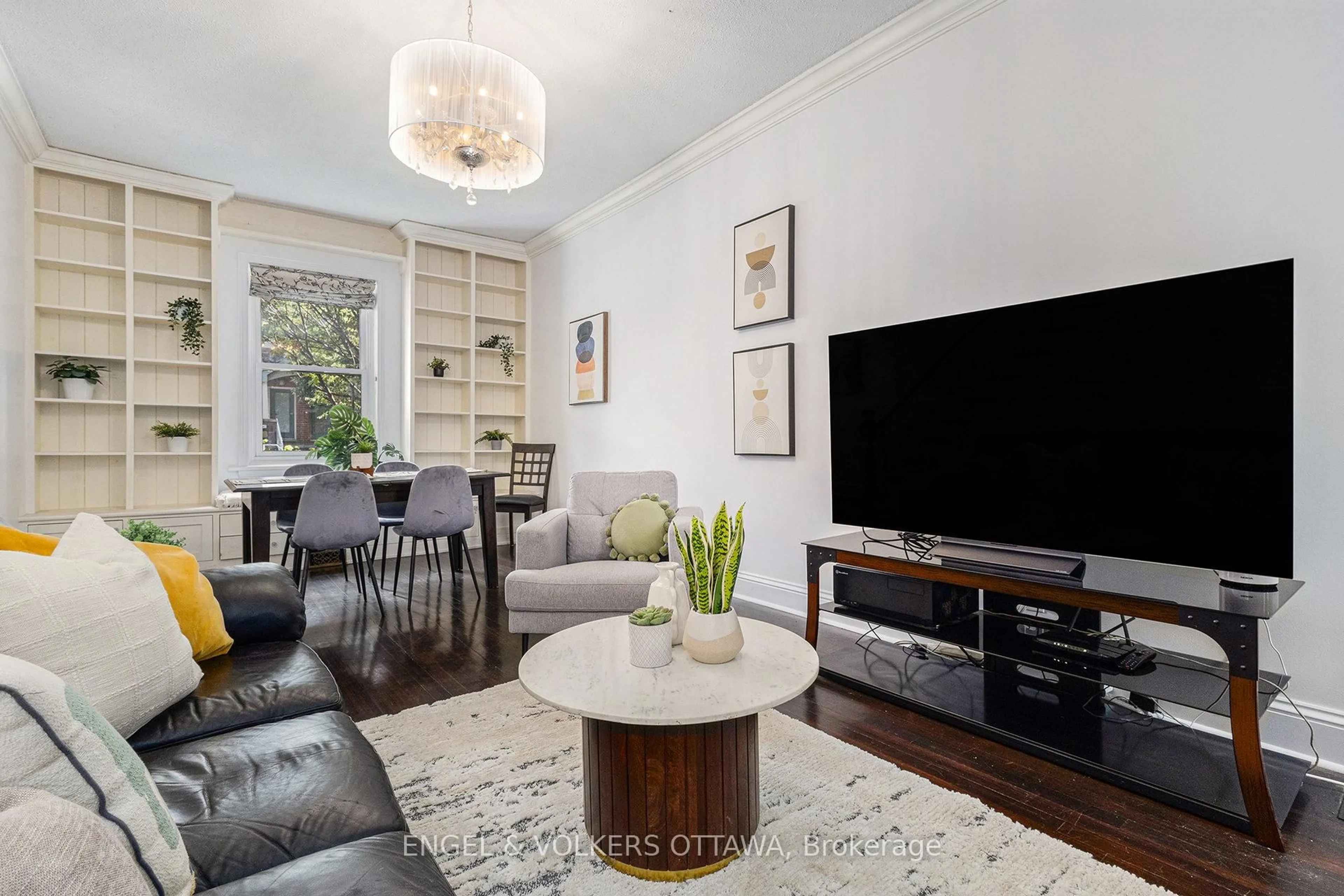 Living room with furniture, unknown for 223 Patterson Ave, Ottawa Ontario K1S 1Y4