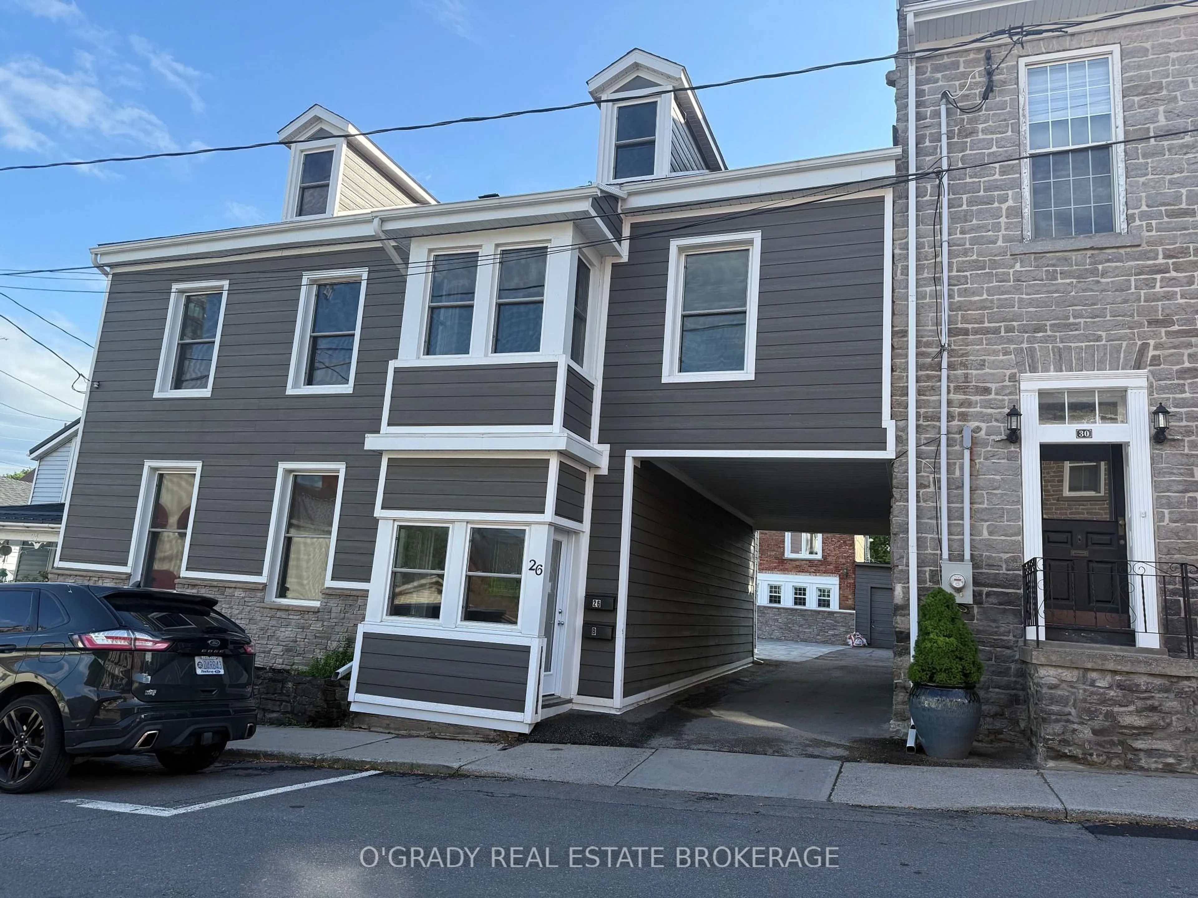 A pic from outside/outdoor area/front of a property/back of a property/a pic from drone, street for 26 Apple St, Brockville Ontario K6V 4X8