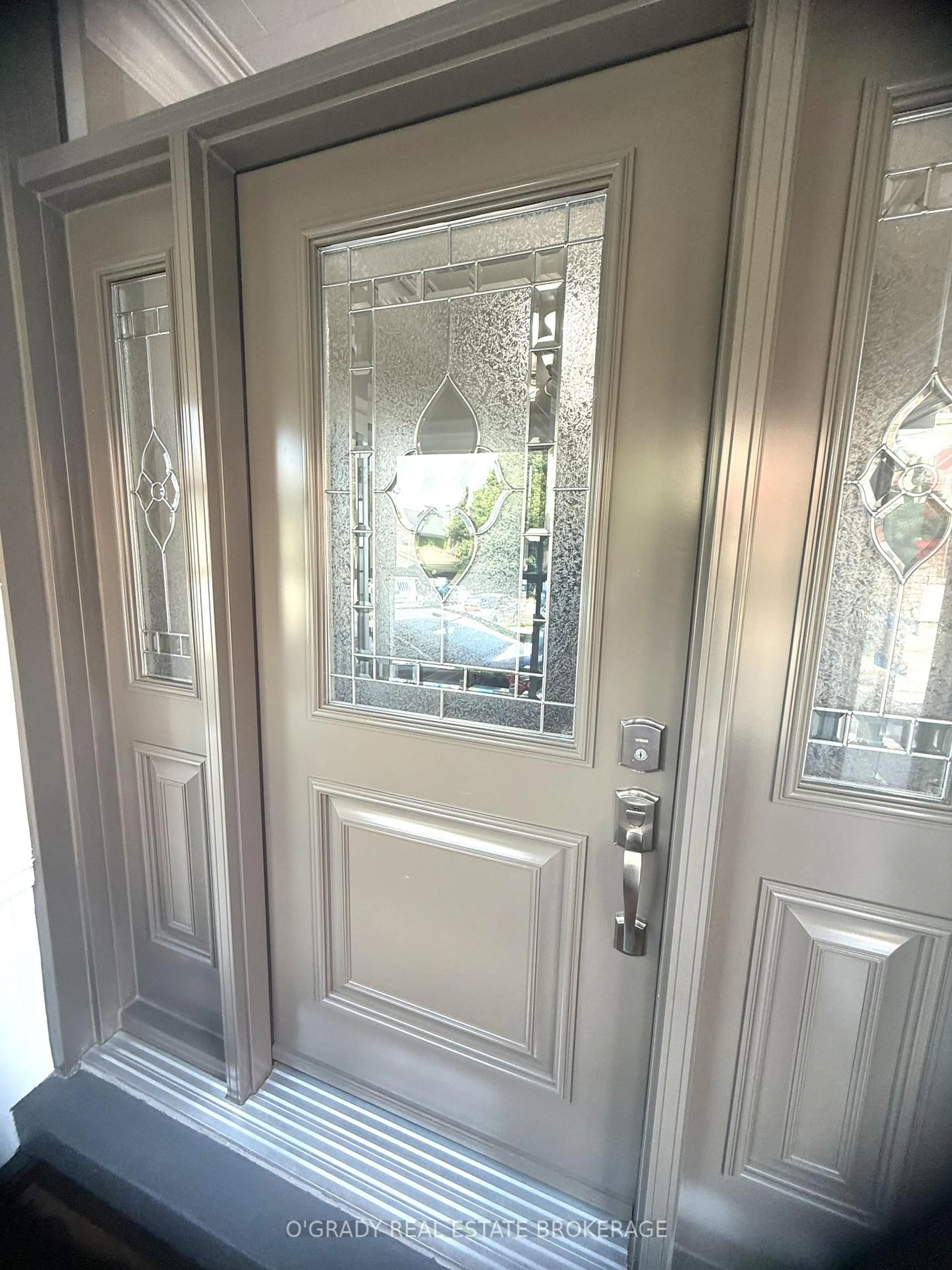 Indoor entryway for 26 Apple St, Brockville Ontario K6V 4X8
