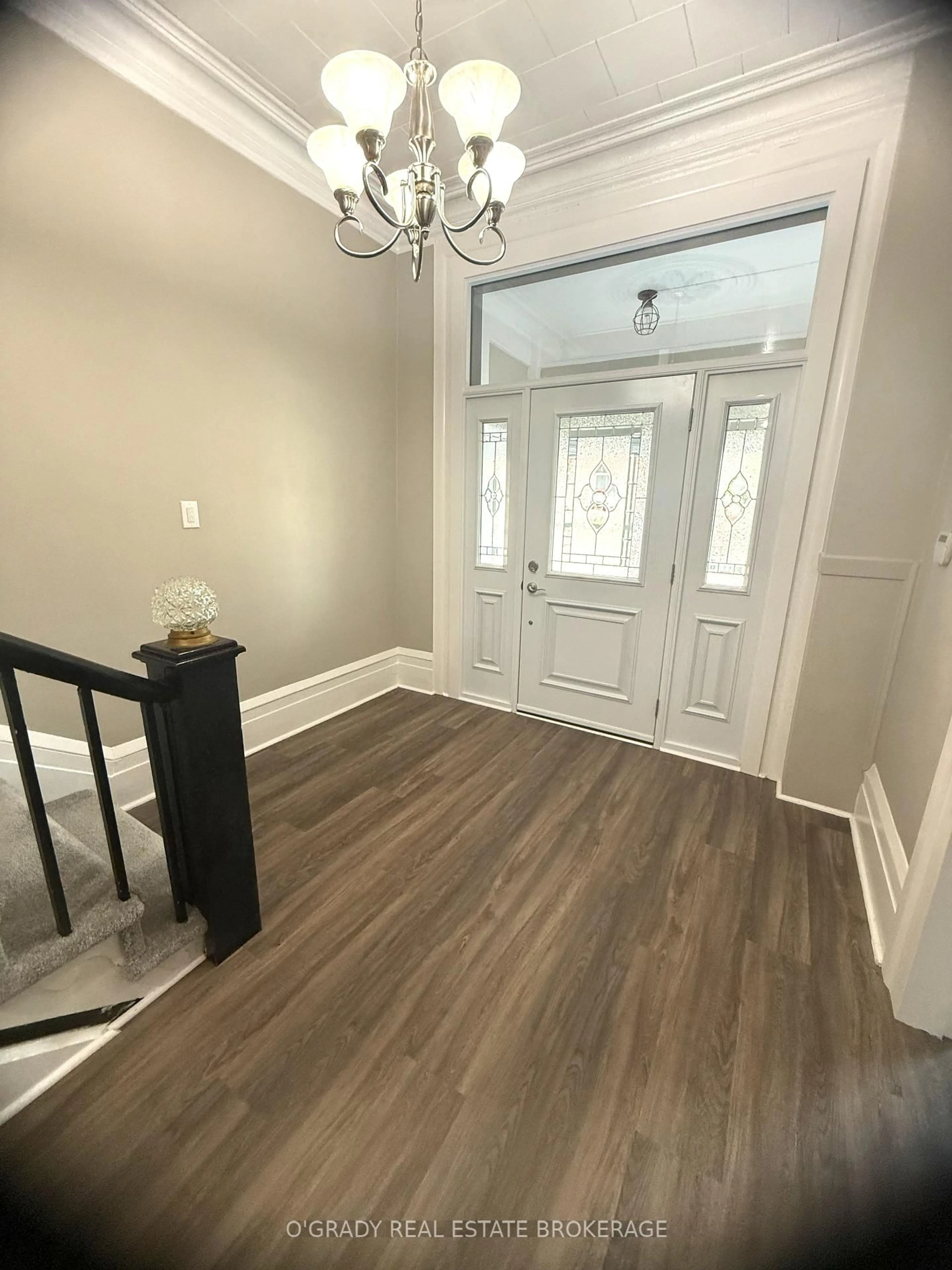 Indoor entryway for 26 Apple St, Brockville Ontario K6V 4X8