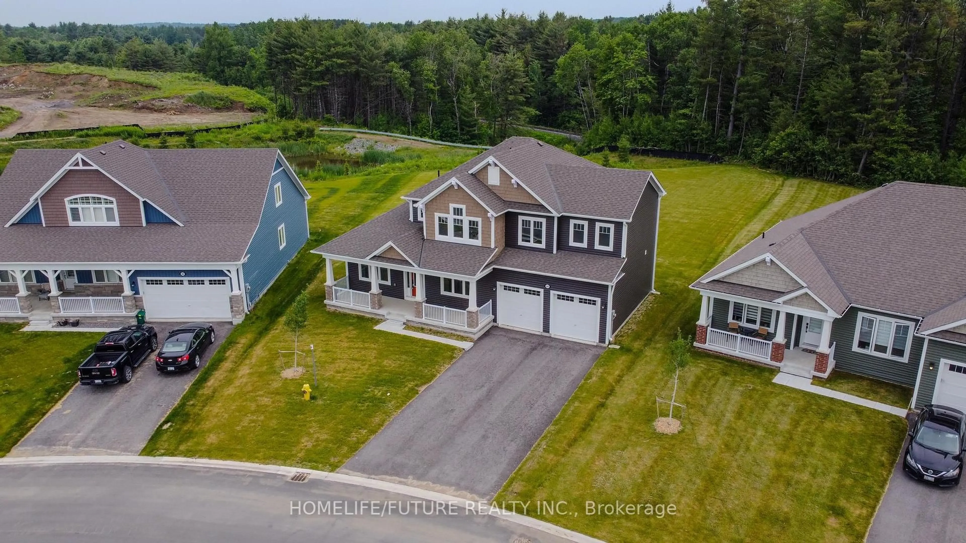 A pic from outside/outdoor area/front of a property/back of a property/a pic from drone, street for 44 Dyer Cres, Bracebridge Ontario P1L 0N4