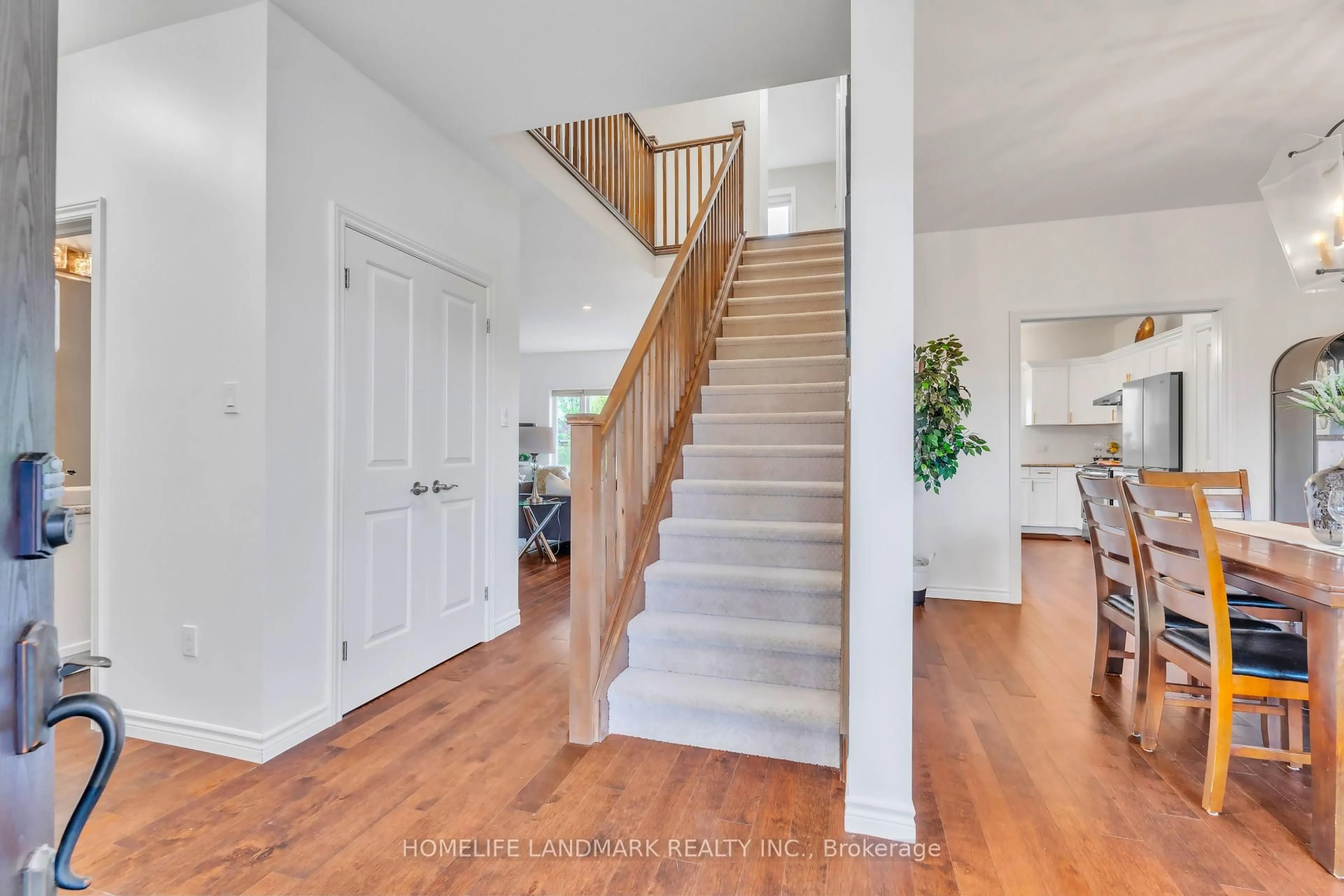 Indoor entryway for 512 Skyline Ave, London North Ontario N5X 4B3