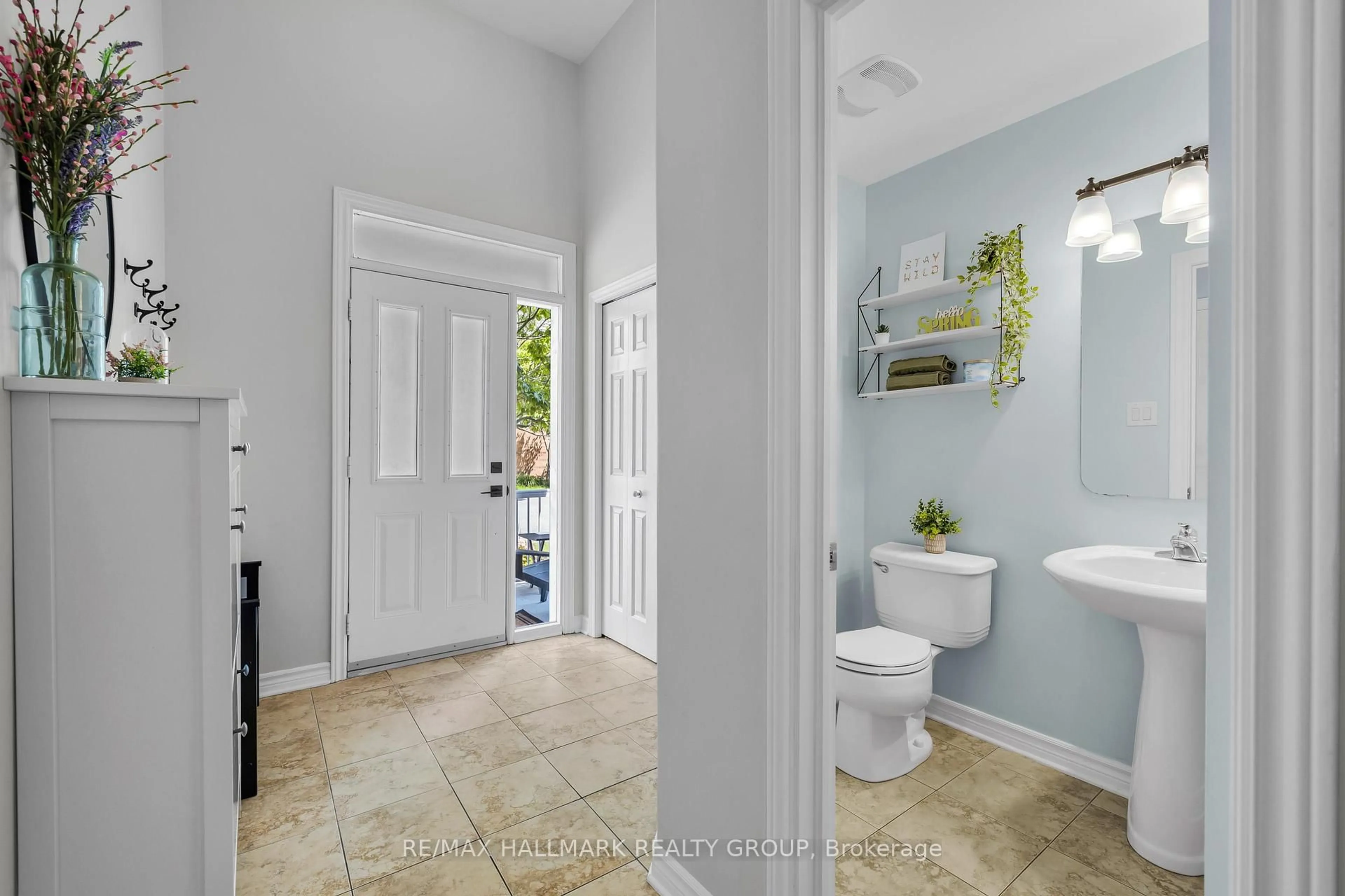 Indoor entryway for 154 Parkrose Private, Ottawa Ontario K4A 0N8