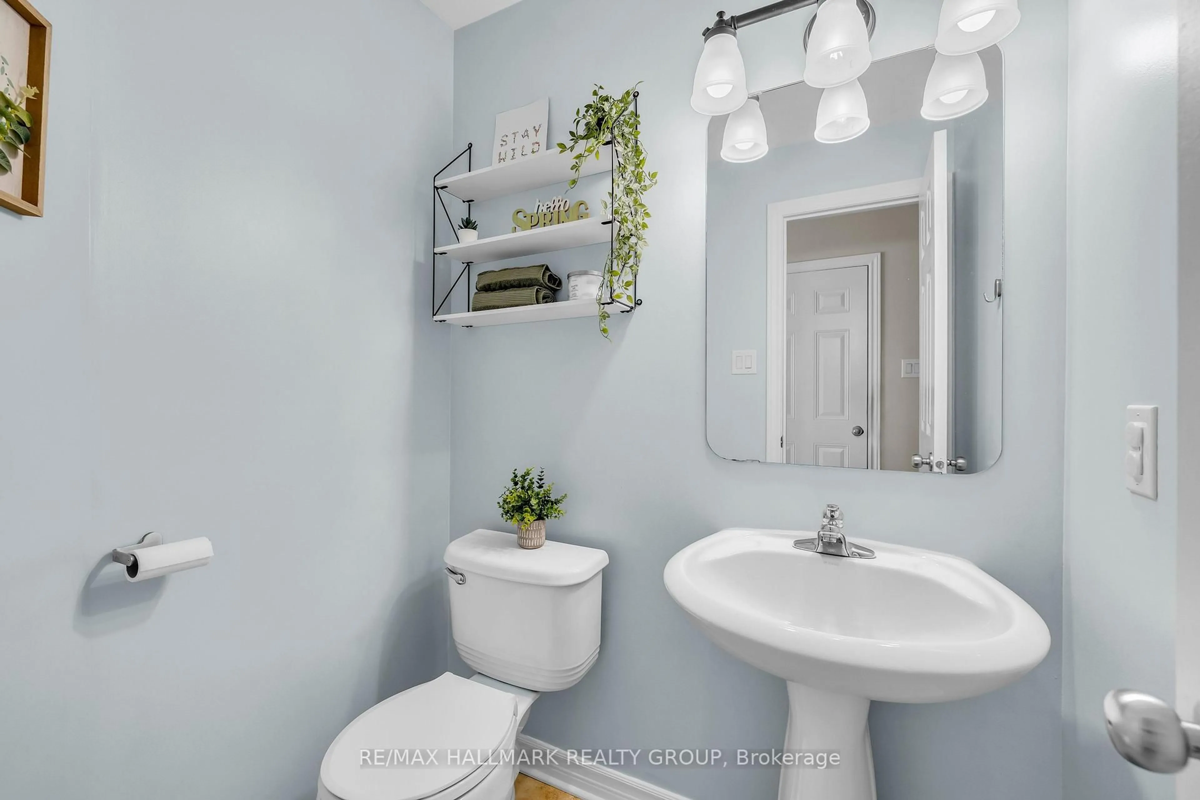 Standard bathroom, ceramic/tile floor for 154 Parkrose Private, Ottawa Ontario K4A 0N8