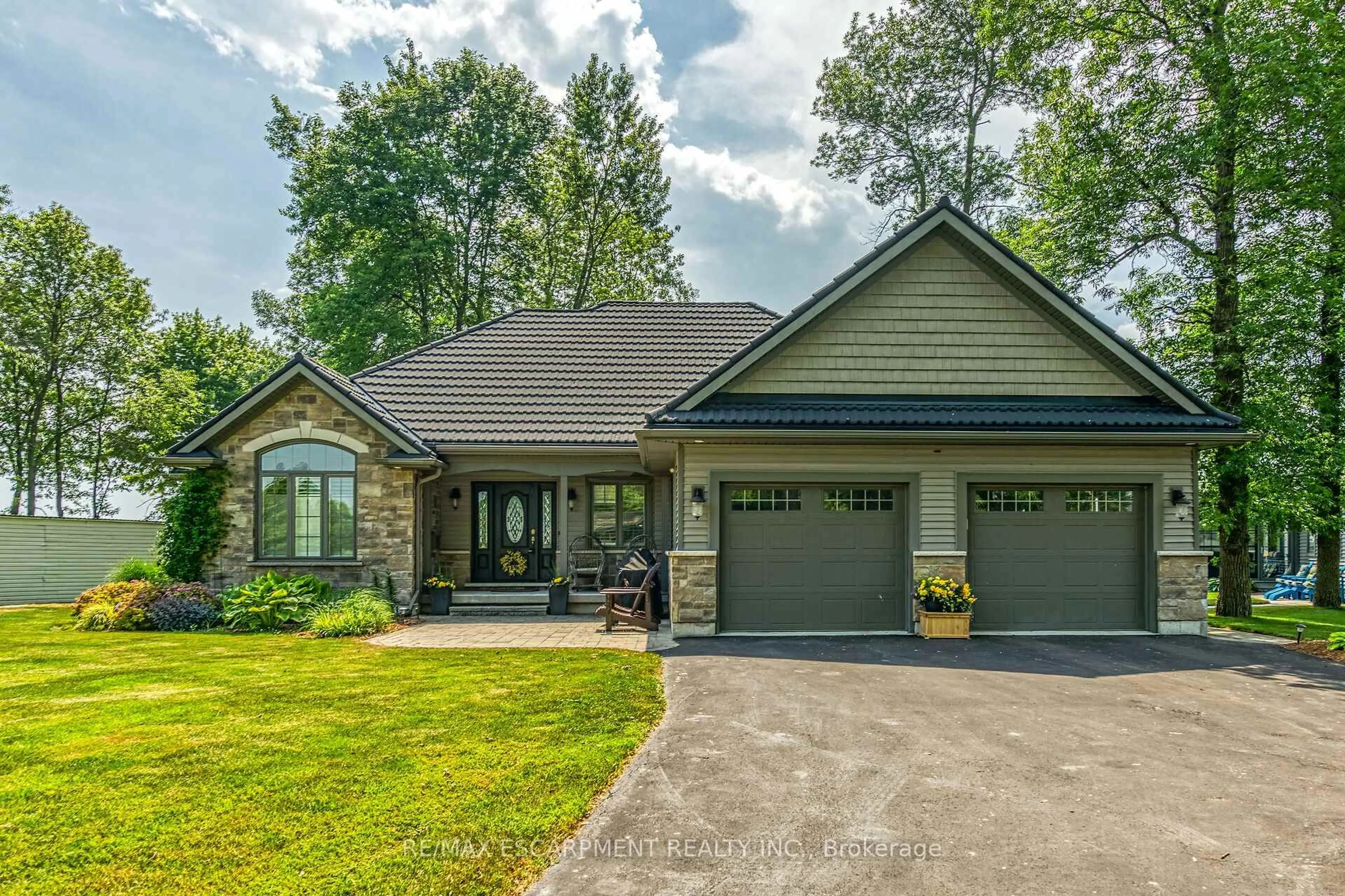 Home with brick exterior material, mountain view for 17 BATES Lane, Haldimand Ontario N1A 2W8