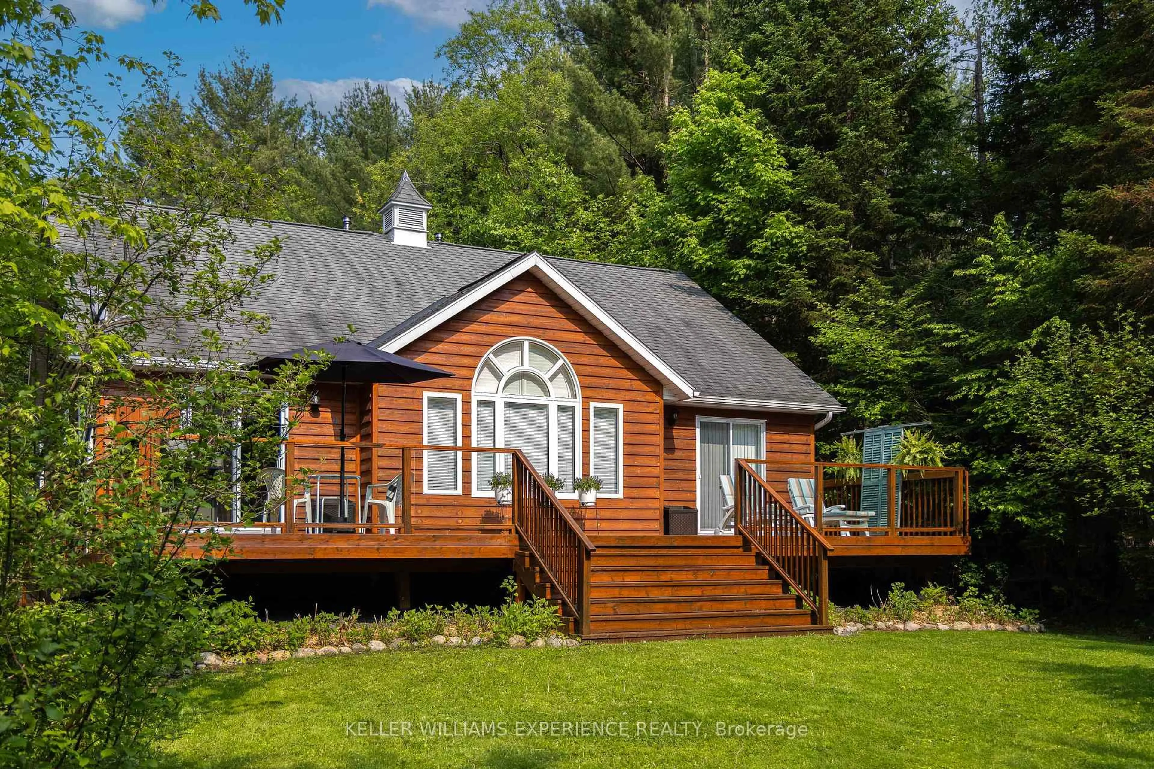 Home with vinyl exterior material, unknown for 1065 Forrester Tr, Bracebridge Ontario P1L 1W9