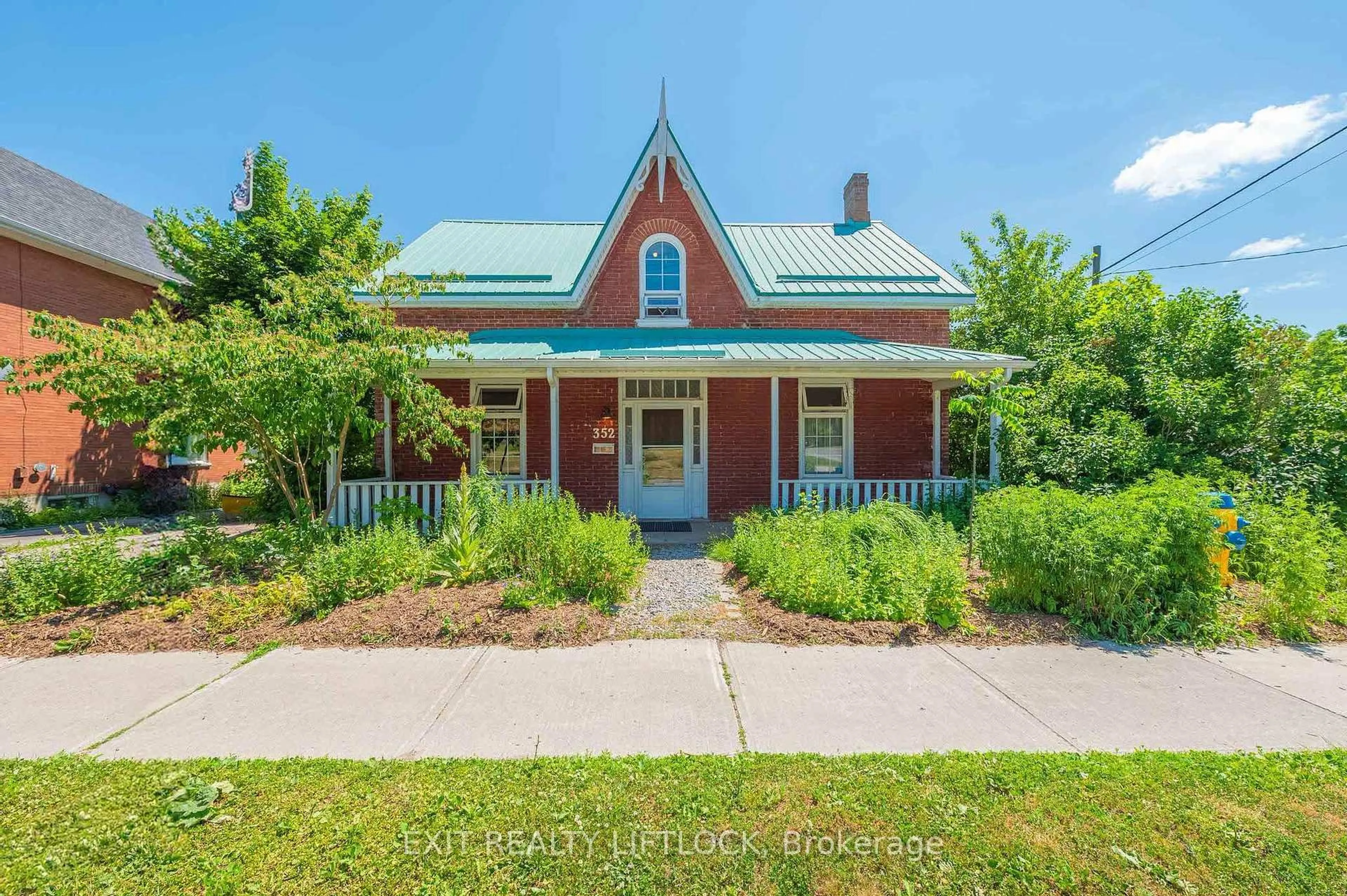 A pic from outside/outdoor area/front of a property/back of a property/a pic from drone, street for 352 Mark St, Peterborough East Ontario K9H 1V7