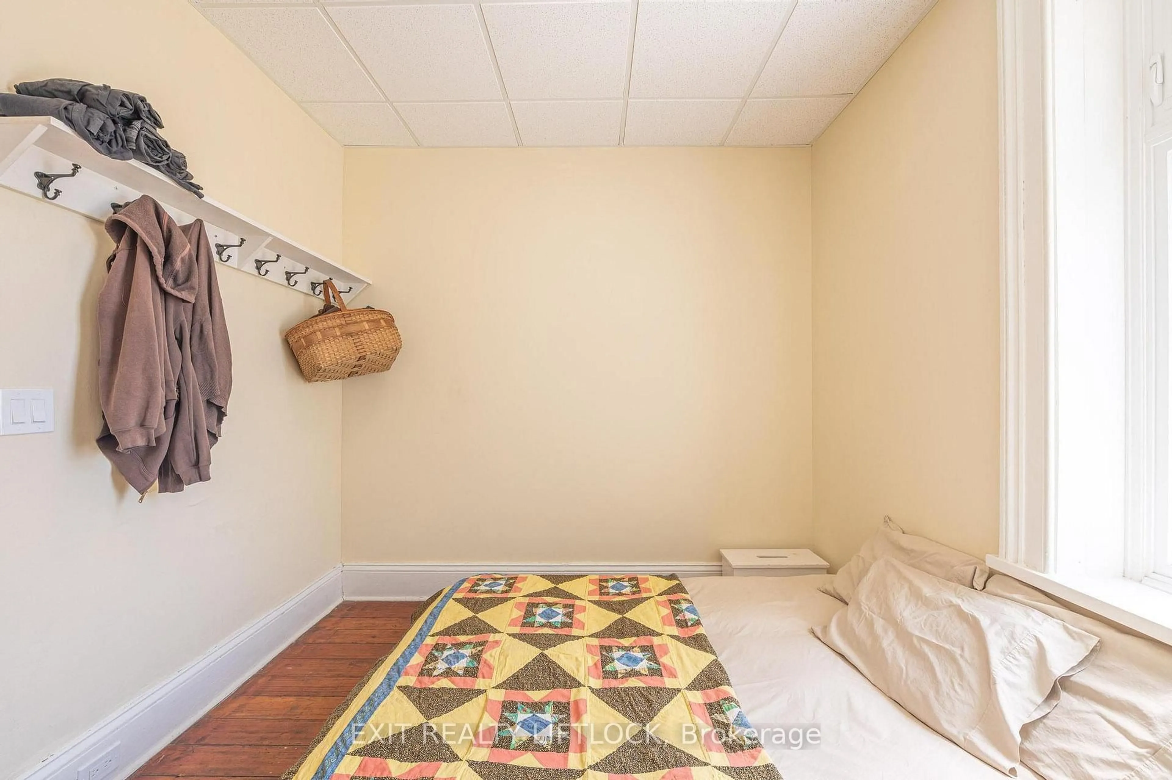 A pic of a room for 352 Mark St, Peterborough East Ontario K9H 1V7