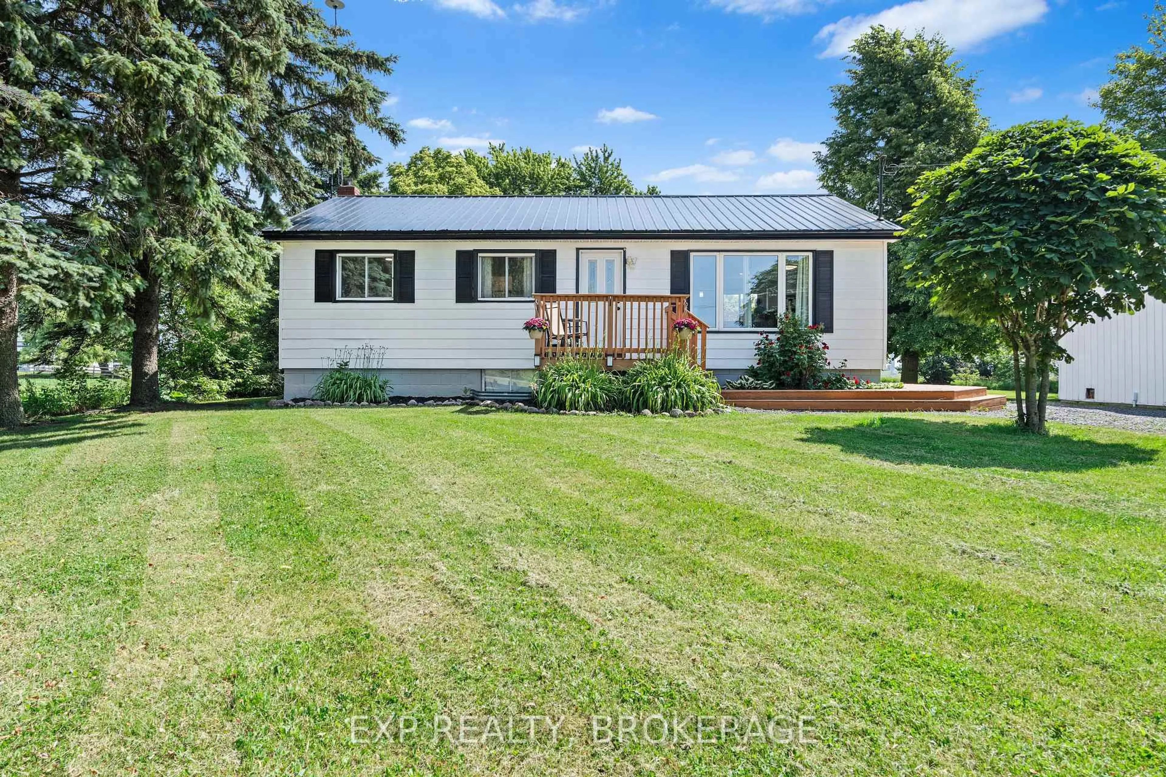 A pic from outside/outdoor area/front of a property/back of a property/a pic from drone, street for 912 8TH LINE Rd, Wolfe Island Ontario K0H 2Y0