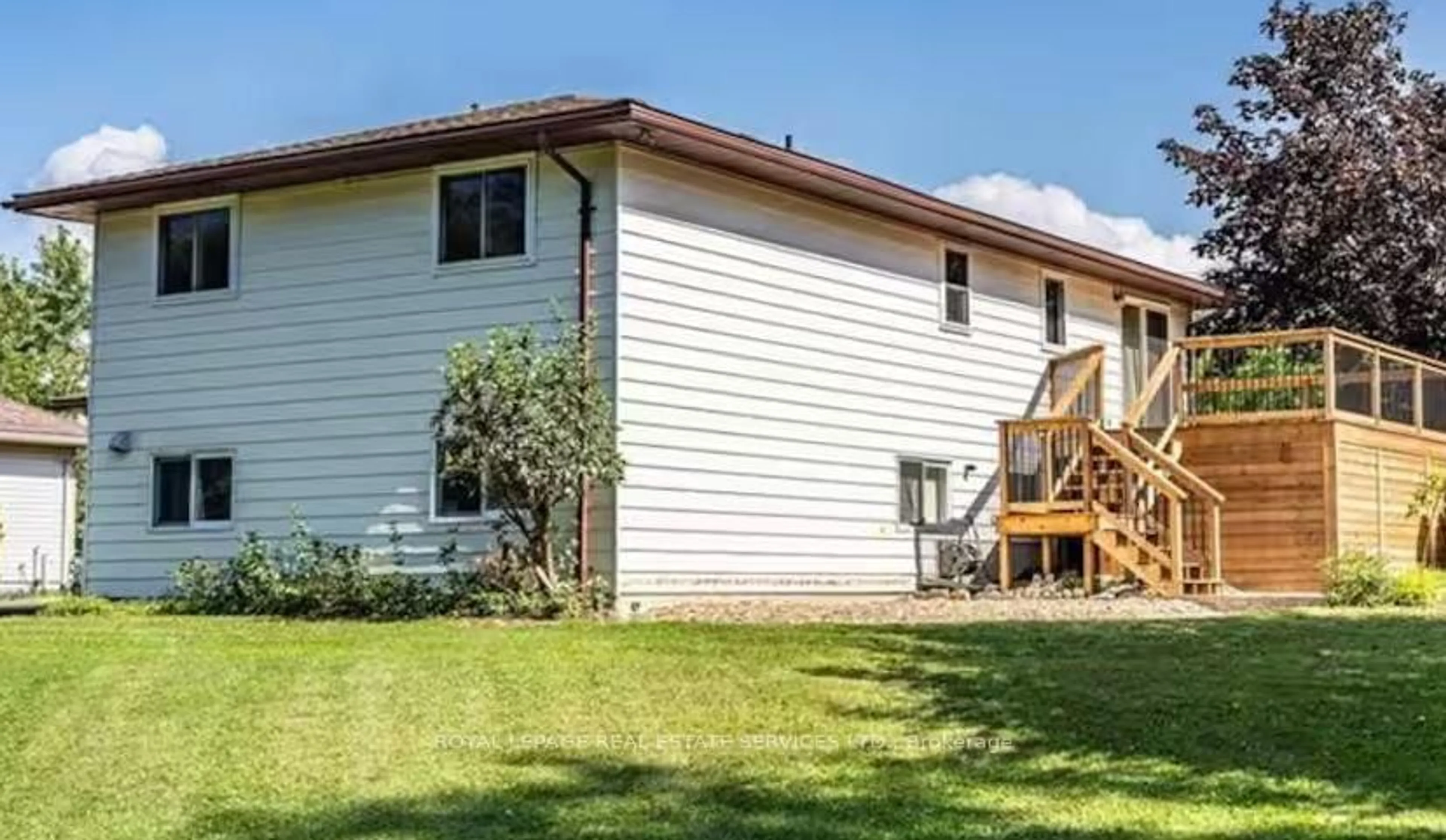 Home with vinyl exterior material, water/lake/river/ocean view for 962 Boardwalk St, Kincardine Ontario N2Z 0C2