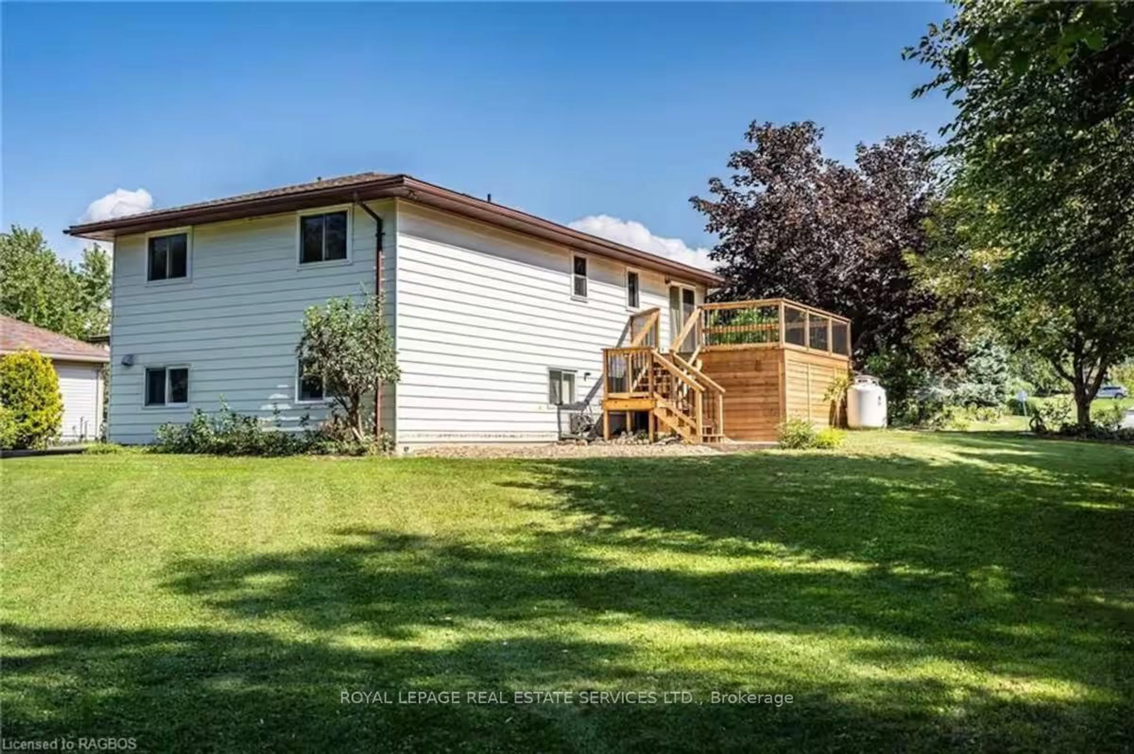 A pic from outside/outdoor area/front of a property/back of a property/a pic from drone, unknown for 962 Boardwalk St, Kincardine Ontario N2Z 0C2