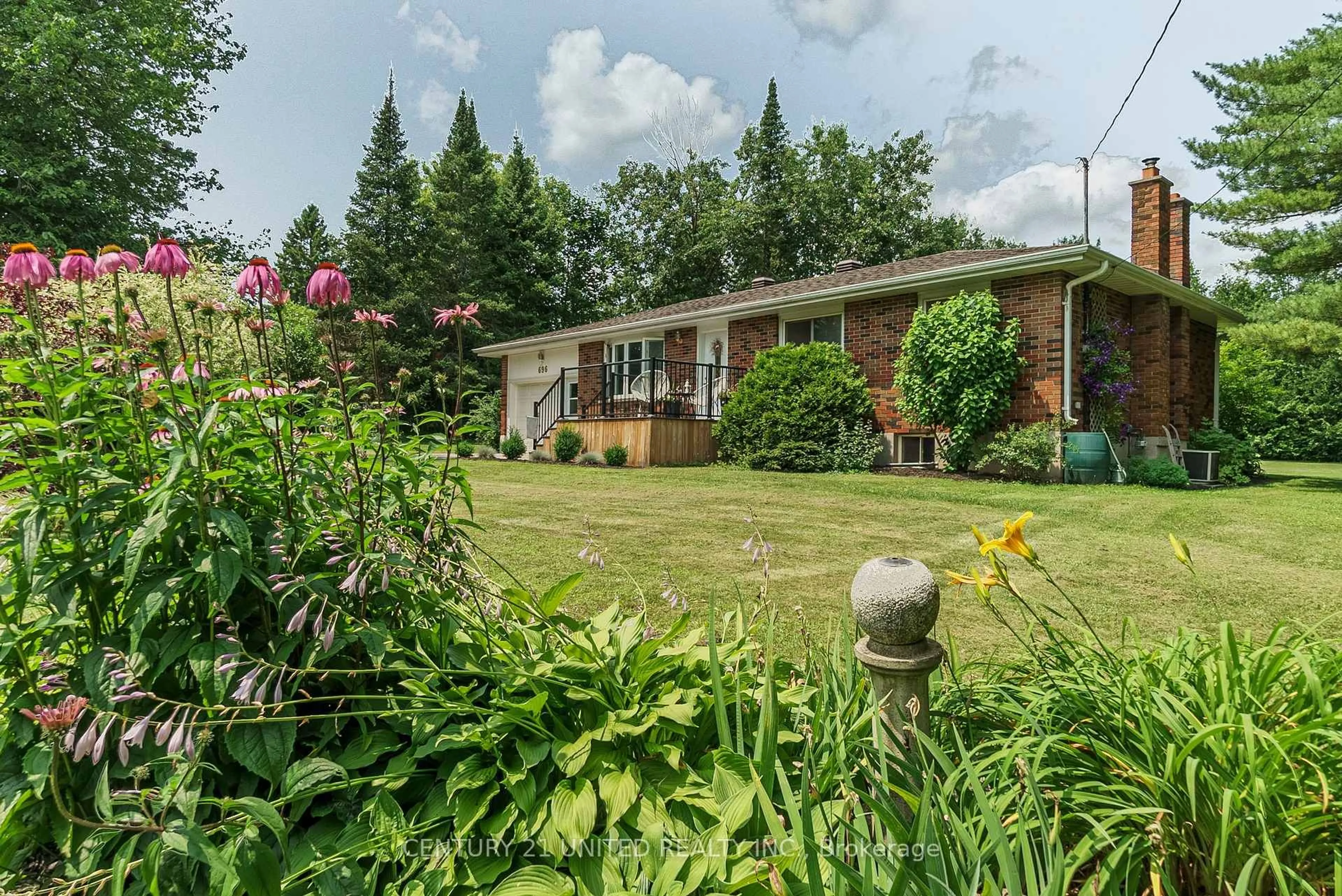 A pic from outside/outdoor area/front of a property/back of a property/a pic from drone, unknown for 696 Skyline Rd, Selwyn Ontario K0L 1T0