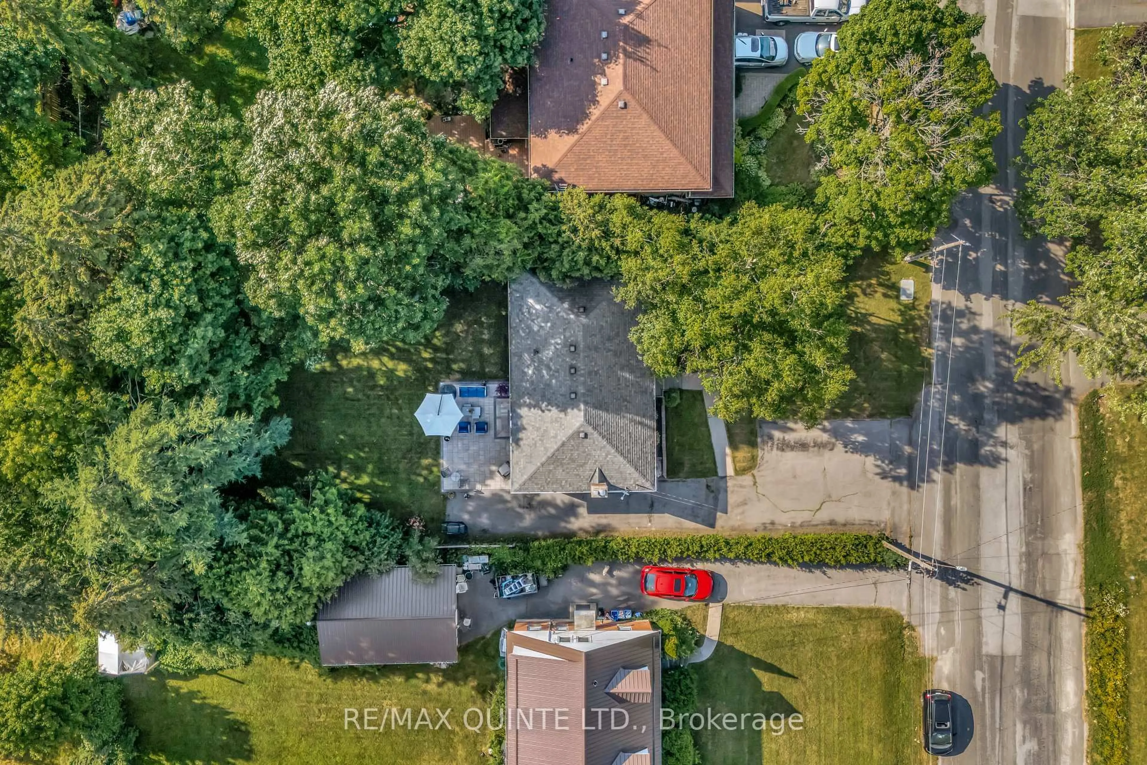 A pic from outside/outdoor area/front of a property/back of a property/a pic from drone, street for 20 Strathcona Dr, Belleville Ontario K8N 4H9