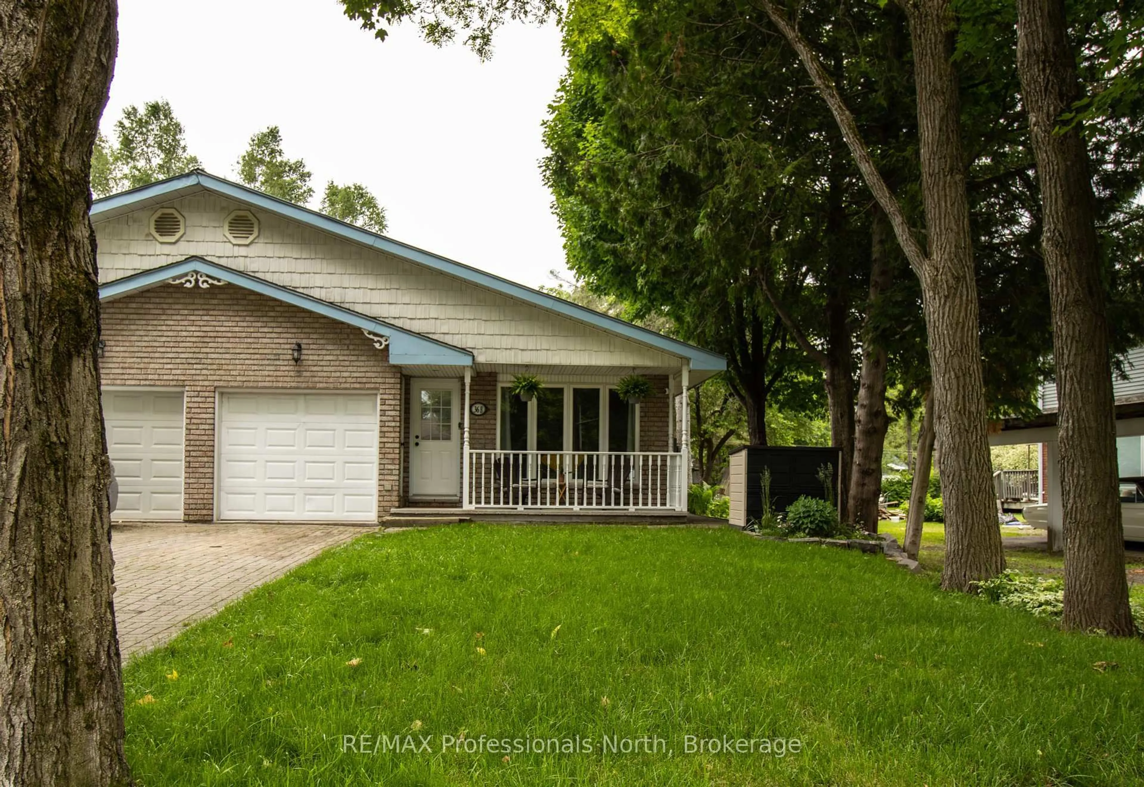 Home with vinyl exterior material, street for 36 B Spencer St, Bracebridge Ontario P1L 1E1