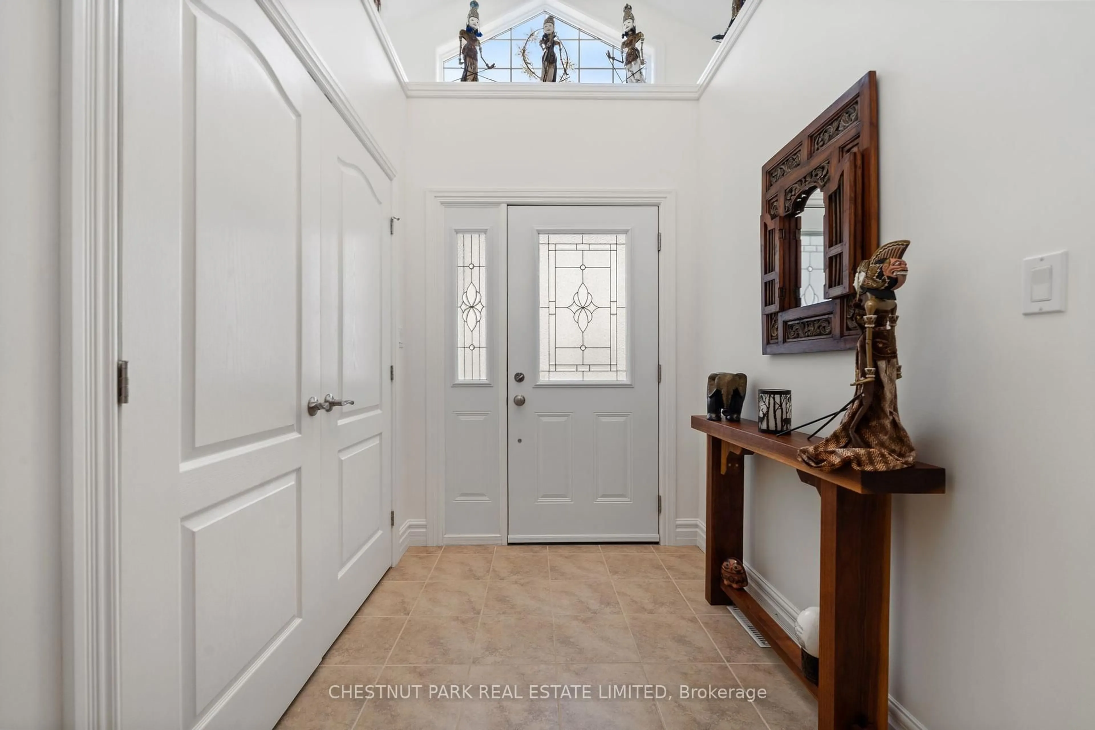 Indoor entryway for 68 Maplehurst Cres, Prince Edward County Ontario K0K 3L0