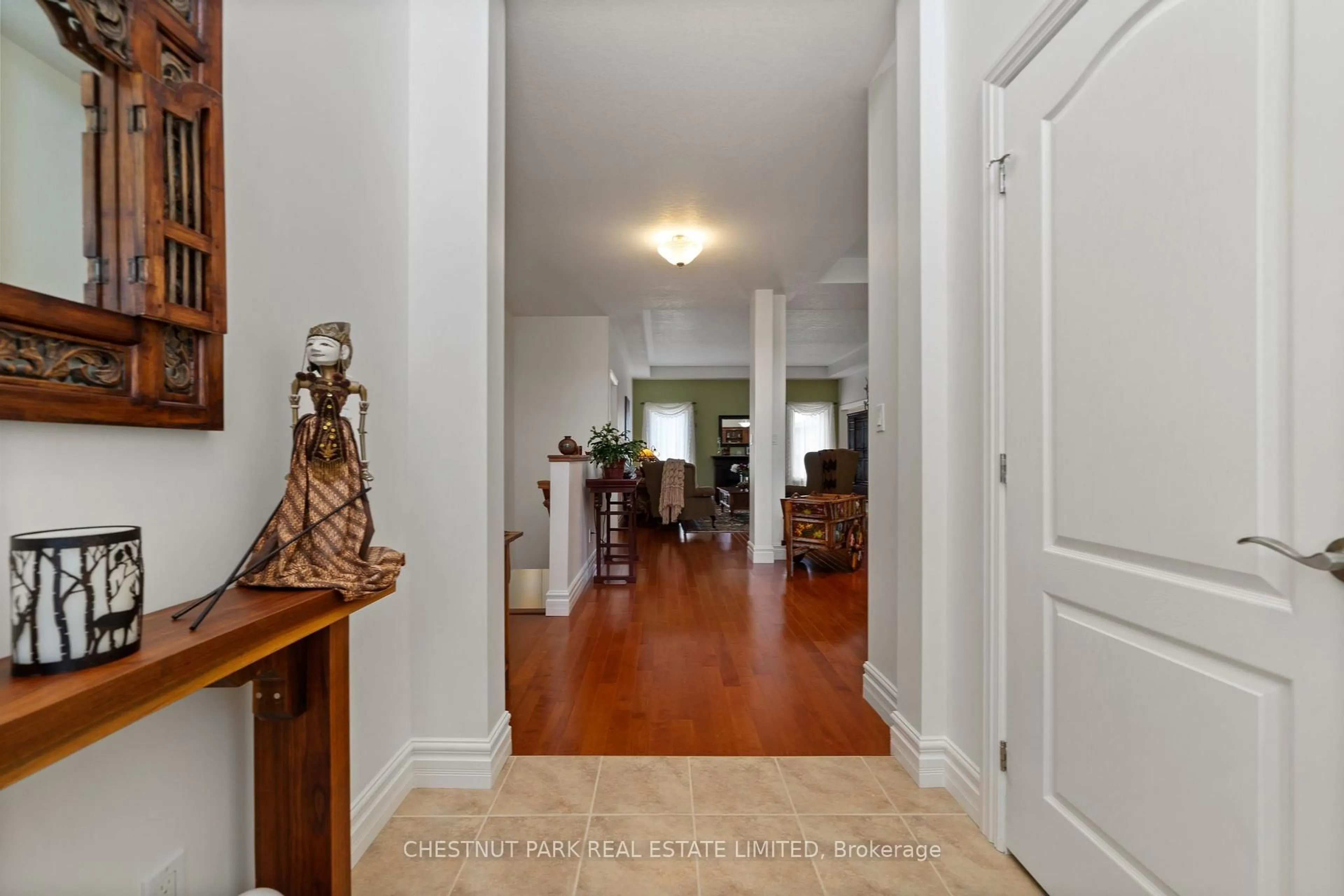 Indoor entryway for 68 Maplehurst Cres, Prince Edward County Ontario K0K 3L0