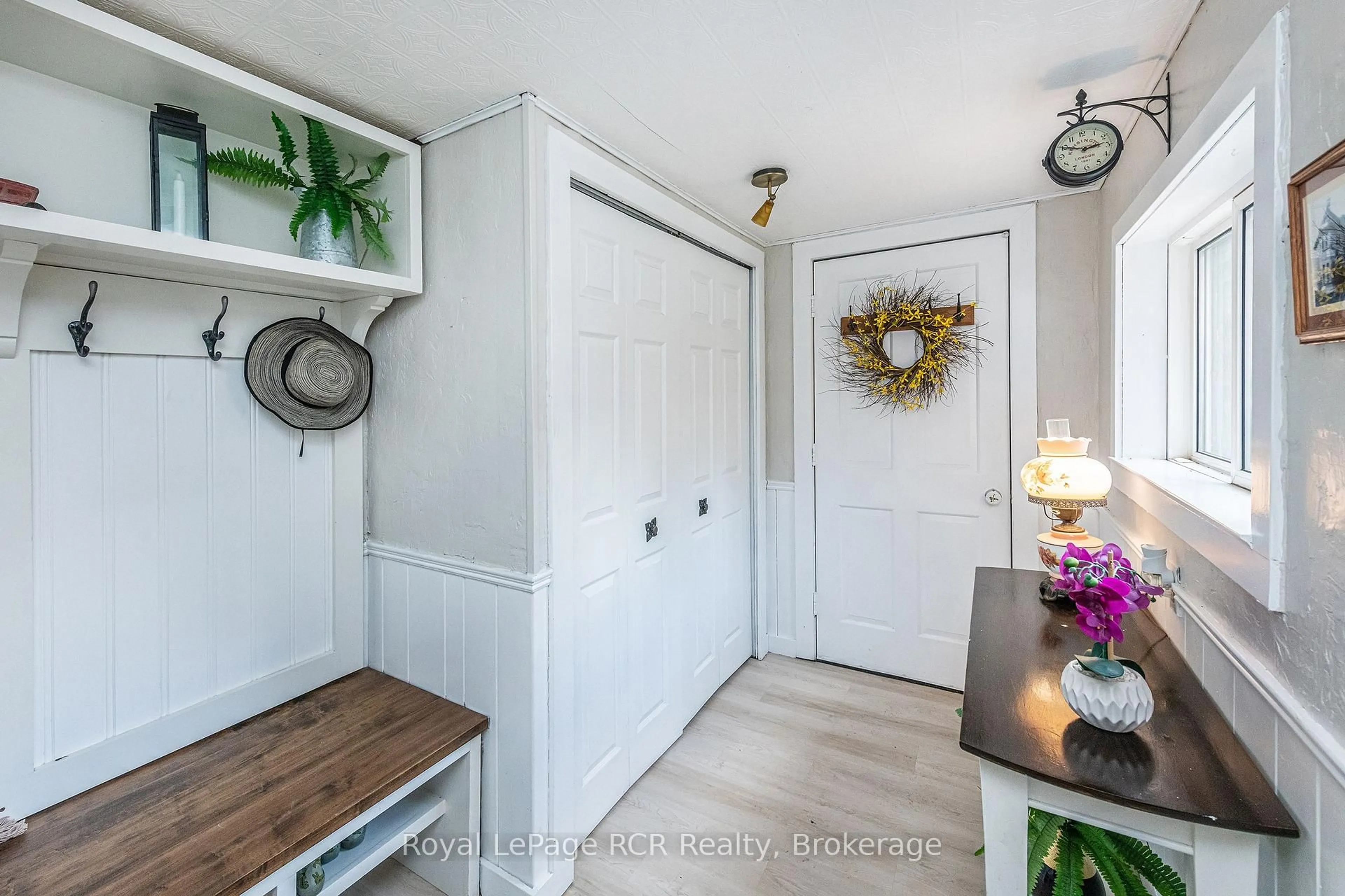 Indoor entryway for 116327 2nd Line, Melancthon Ontario L9V 2C5