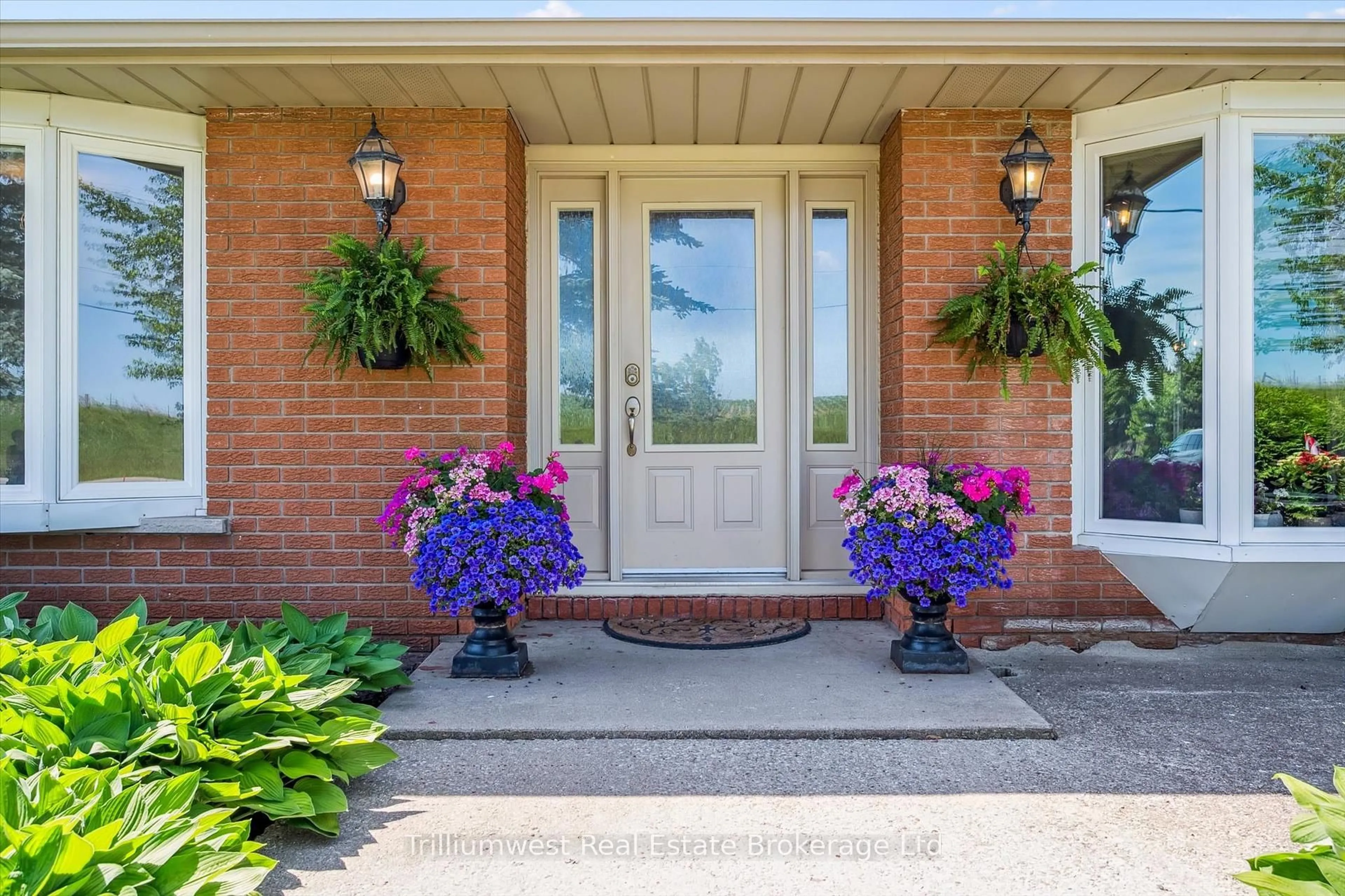 Indoor entryway for 6911 Wellington Rd 34 Rd, Puslinch Ontario N3C 2V4