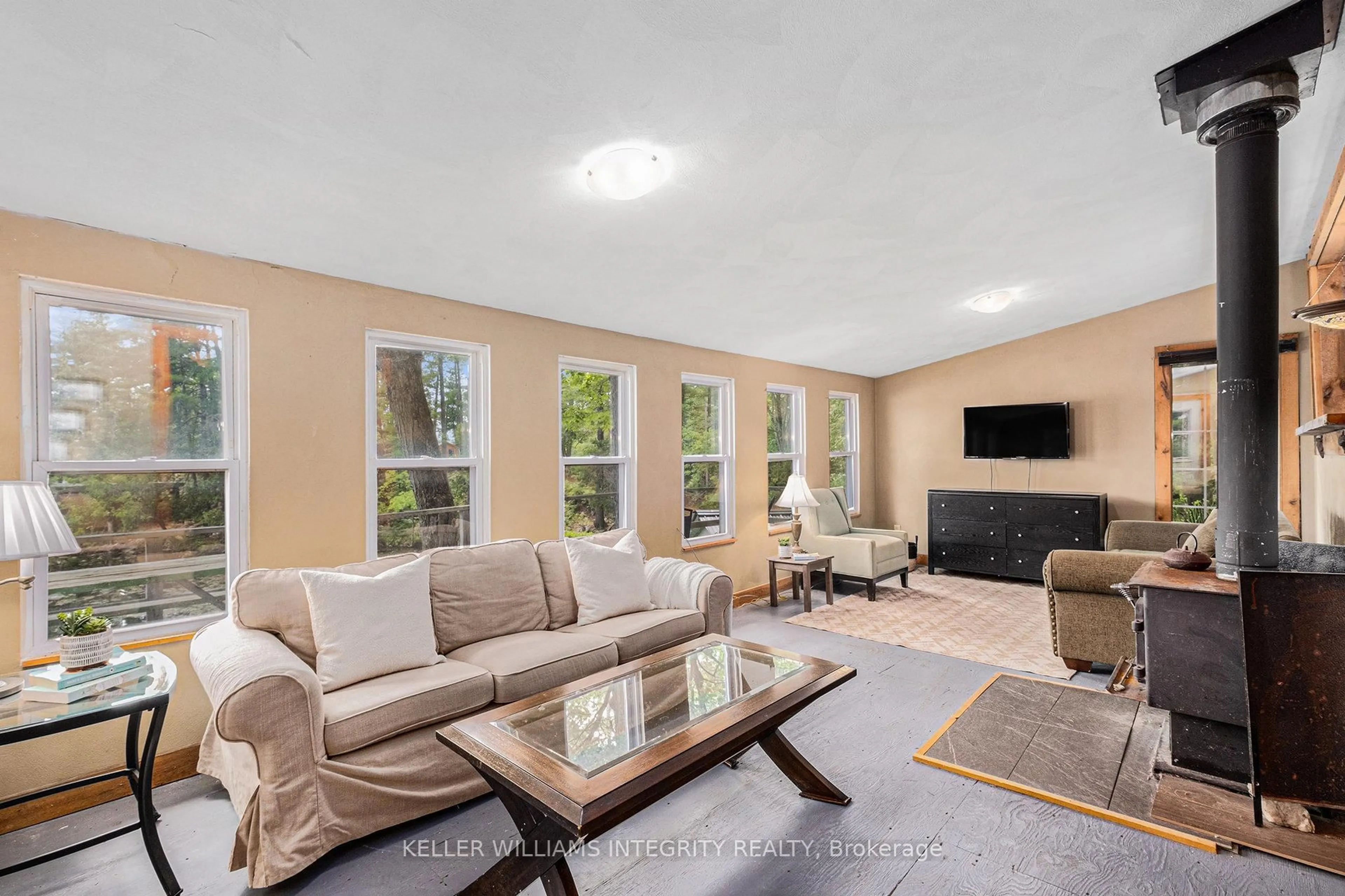 Living room with furniture, unknown for 821 Hawkins Rd, Perth Ontario K7H 3C9