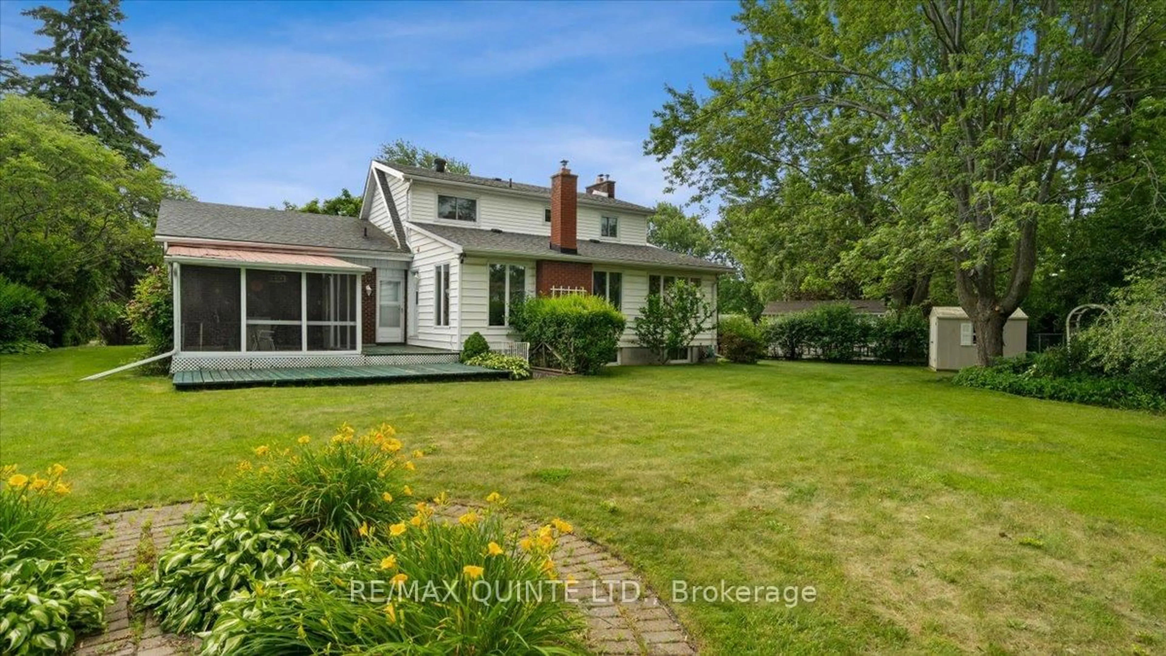 A pic from outside/outdoor area/front of a property/back of a property/a pic from drone, street for 8 Enid Crt, Belleville Ontario K8P 1G3