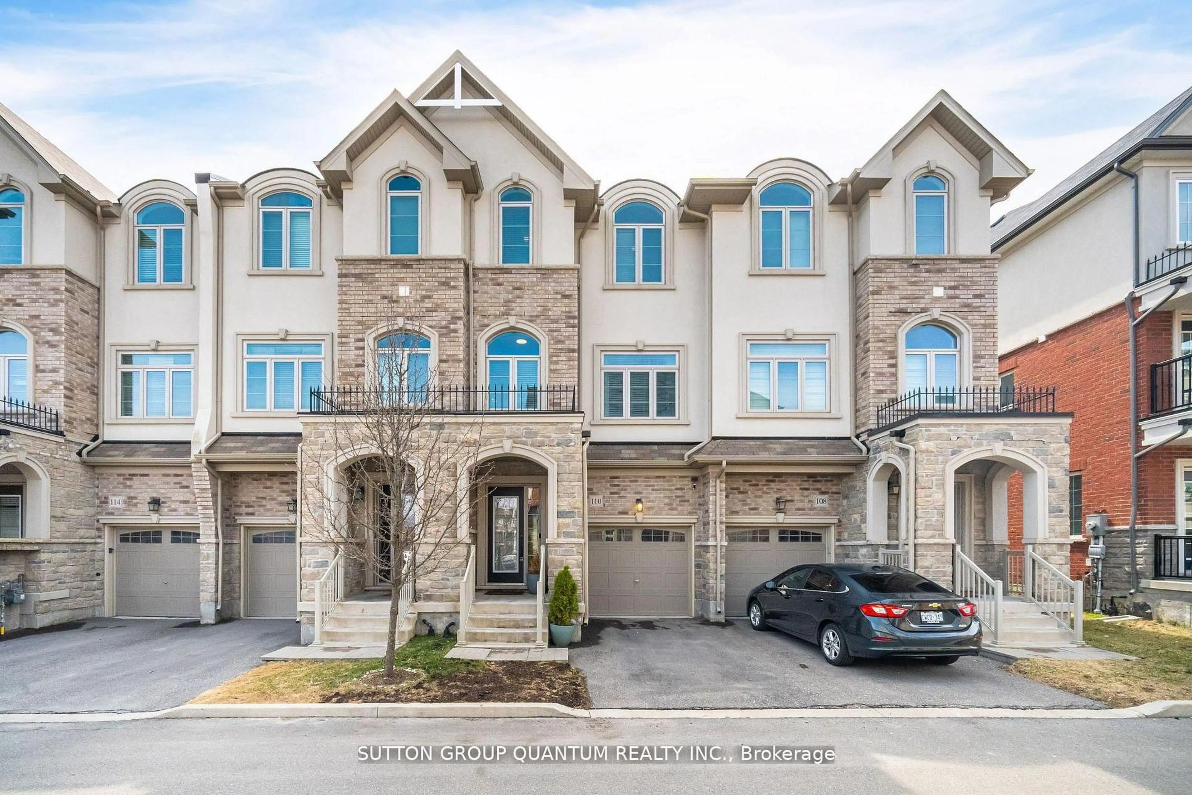 A pic from outside/outdoor area/front of a property/back of a property/a pic from drone, street for 110 Borers Creek Circ, Hamilton Ontario L8B 1W3