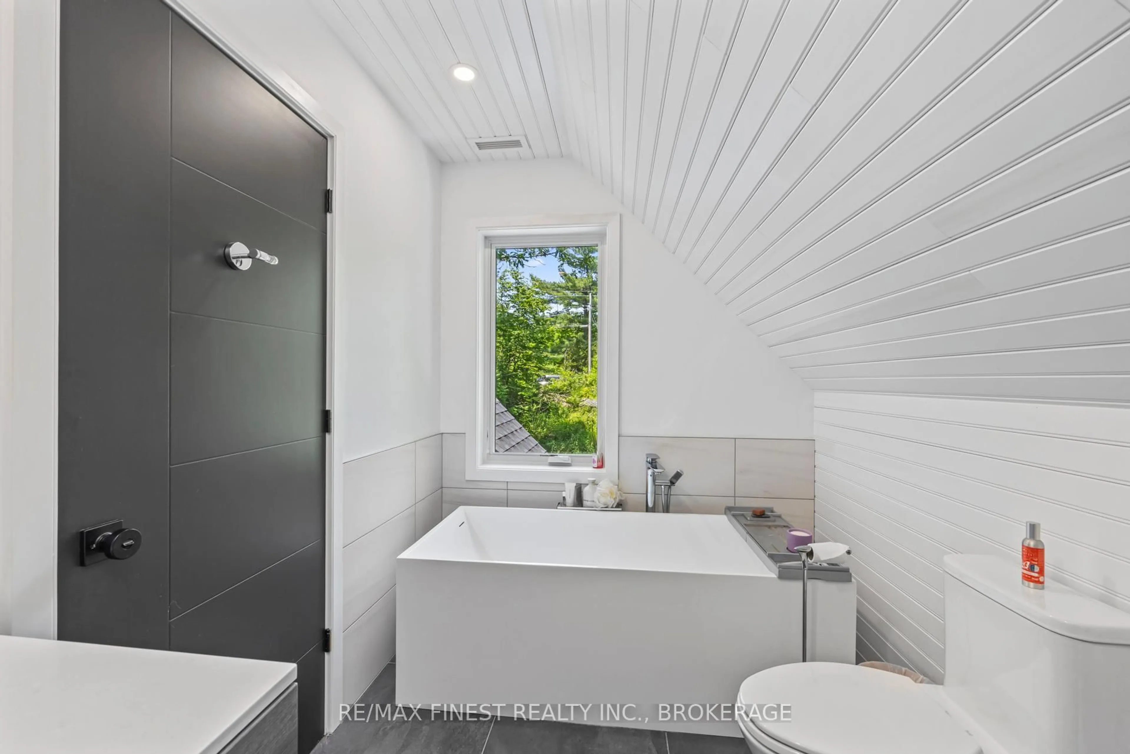 Contemporary bathroom, ceramic/tile floor for 1005 MacDonald Lane, Perth Road Ontario K0H 2L0