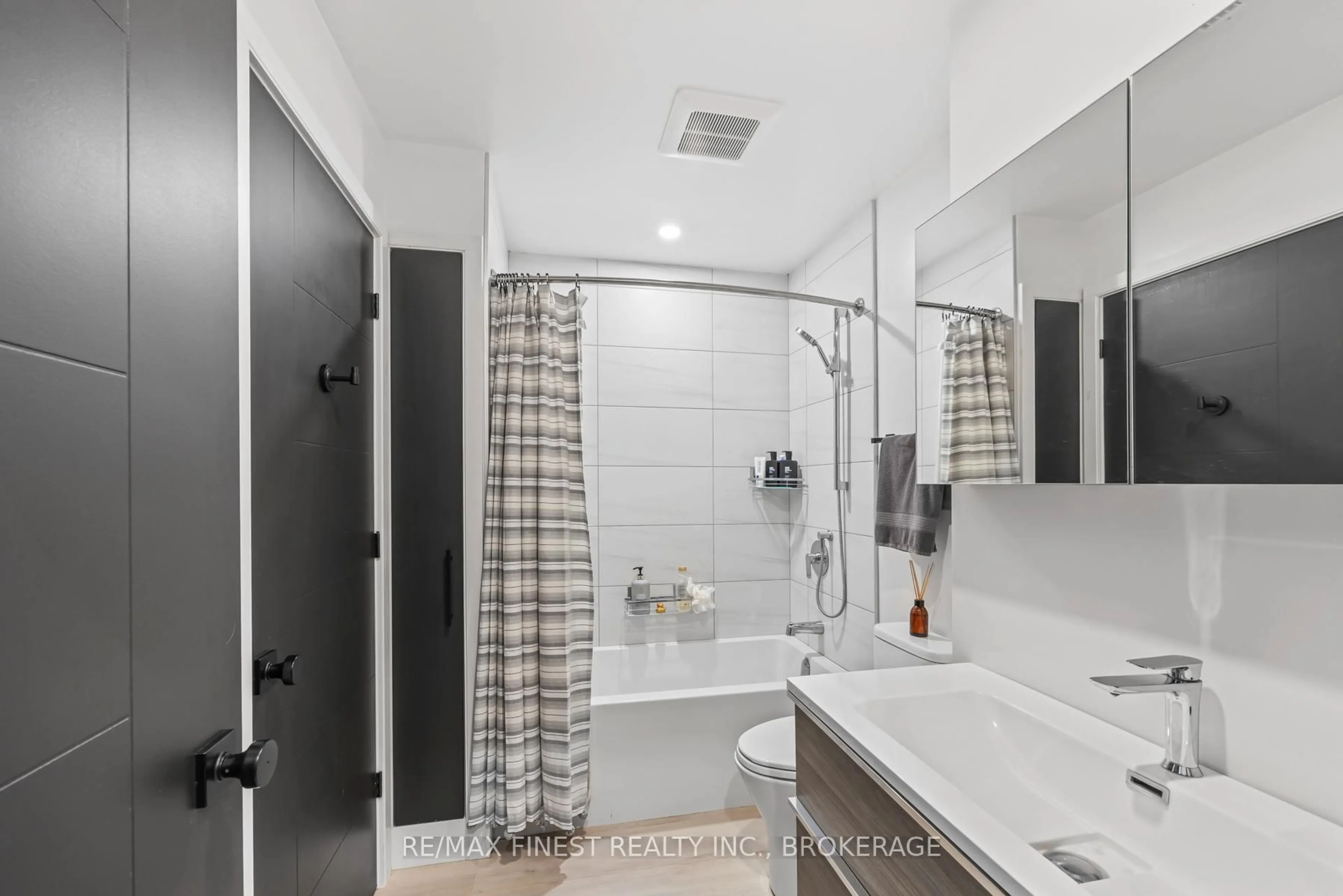 Standard bathroom, ceramic/tile floor for 1005 MacDonald Lane, Perth Road Ontario K0H 2L0