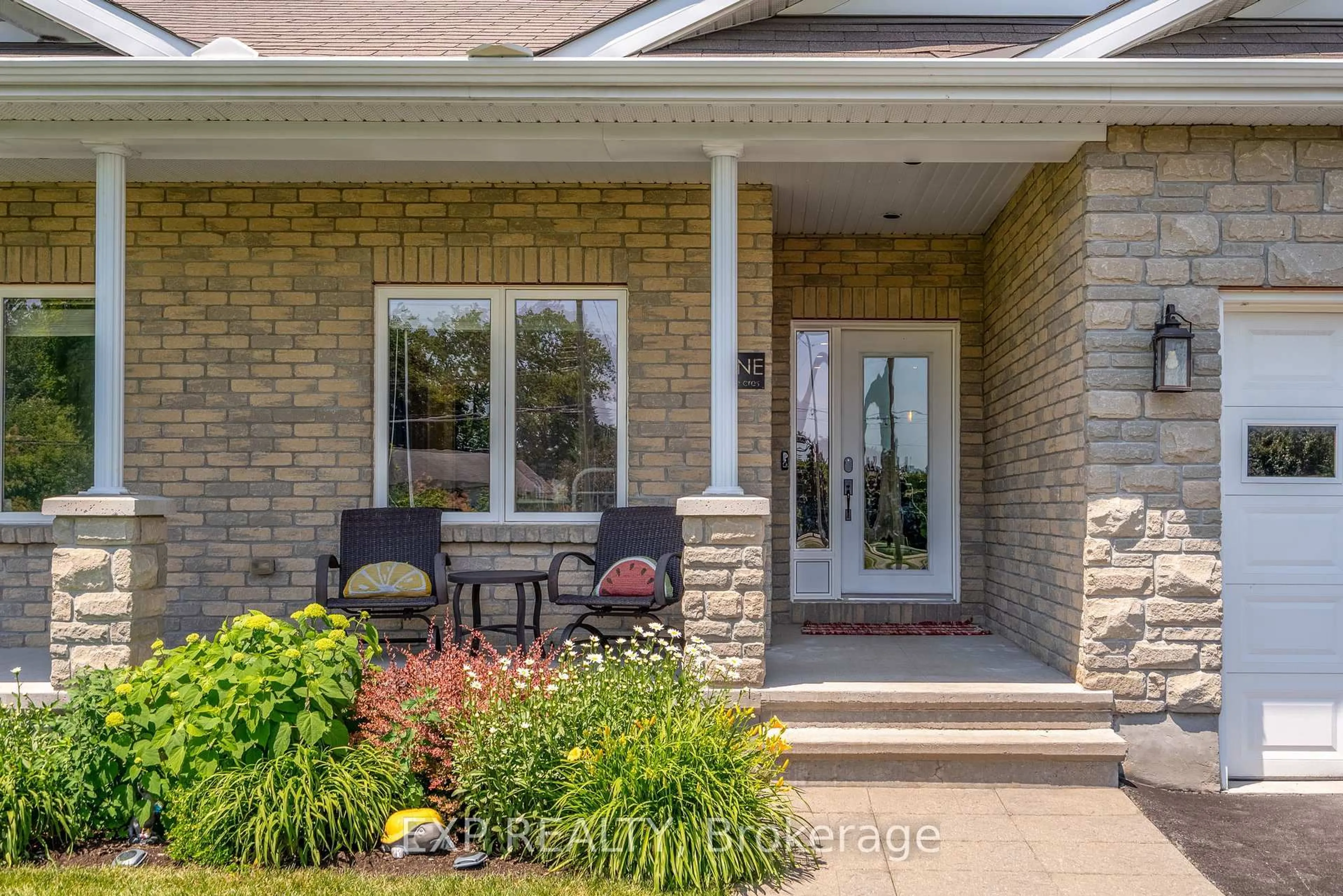 Unknown for 1 Brae Cres, Ottawa Ontario K2S 1P5