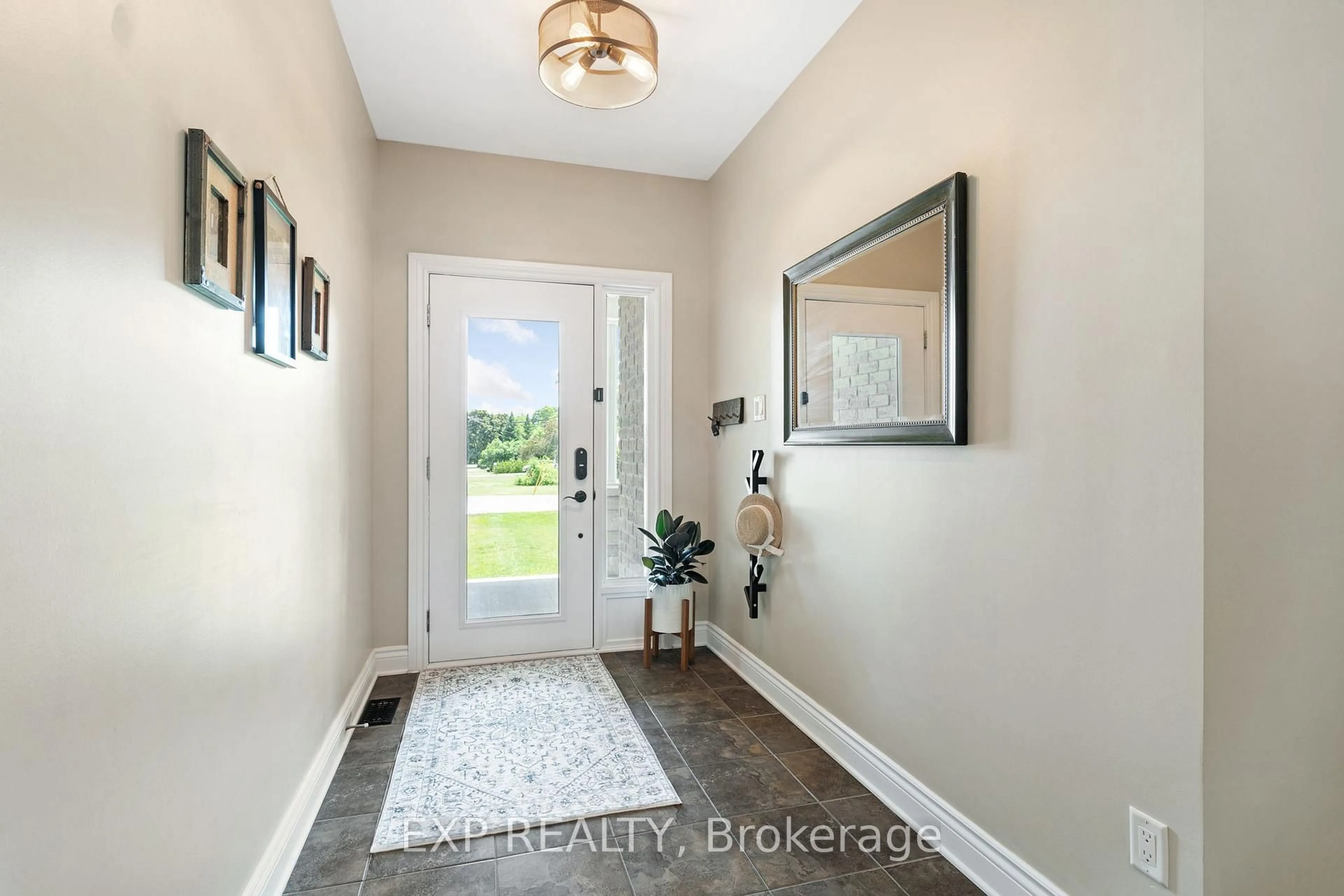 Indoor entryway for 1 Brae Cres, Ottawa Ontario K2S 1P5