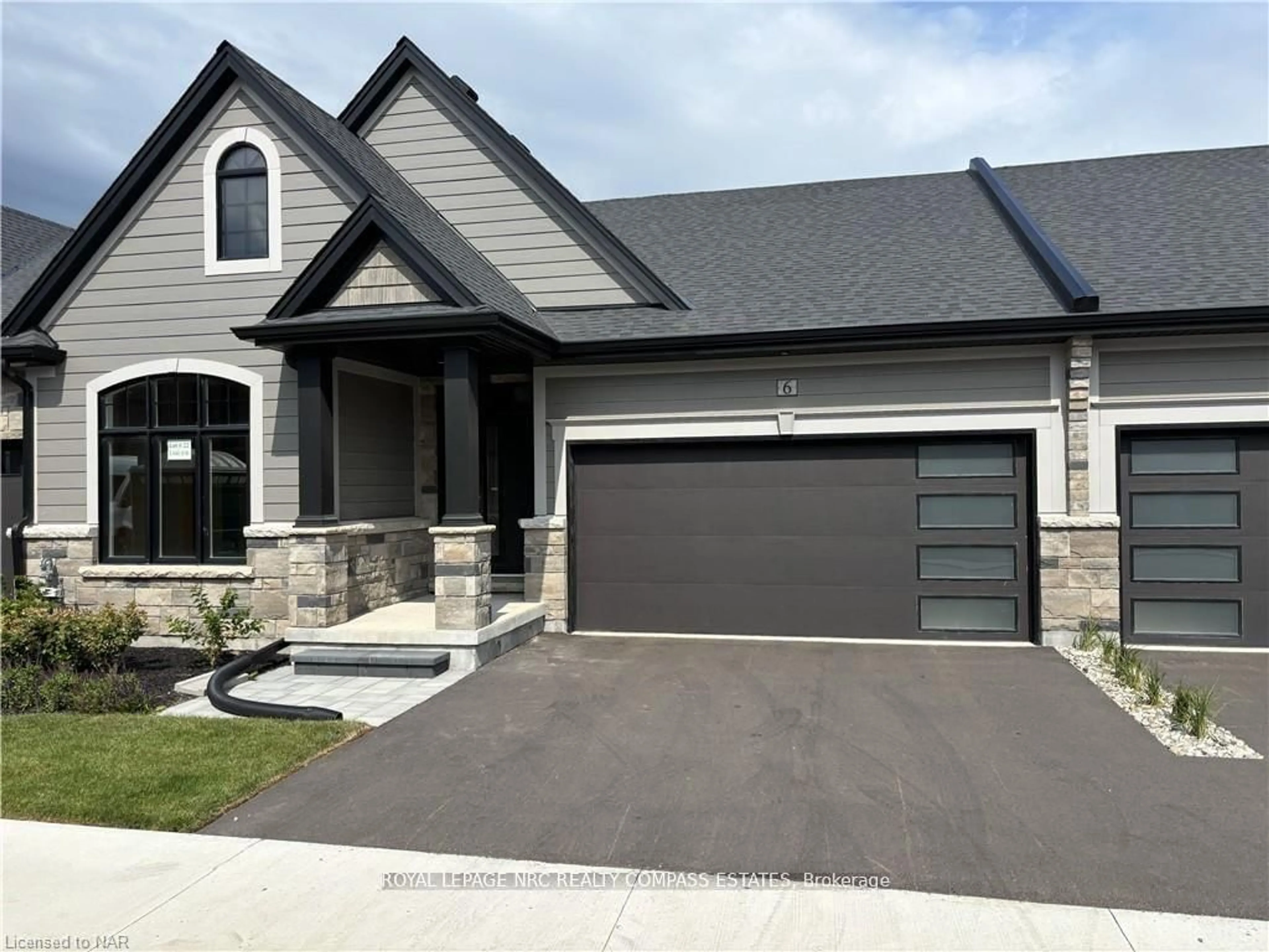 Home with vinyl exterior material, street for 4 SUNHAVEN Lane, Niagara-on-the-Lake Ontario L0S 1T0