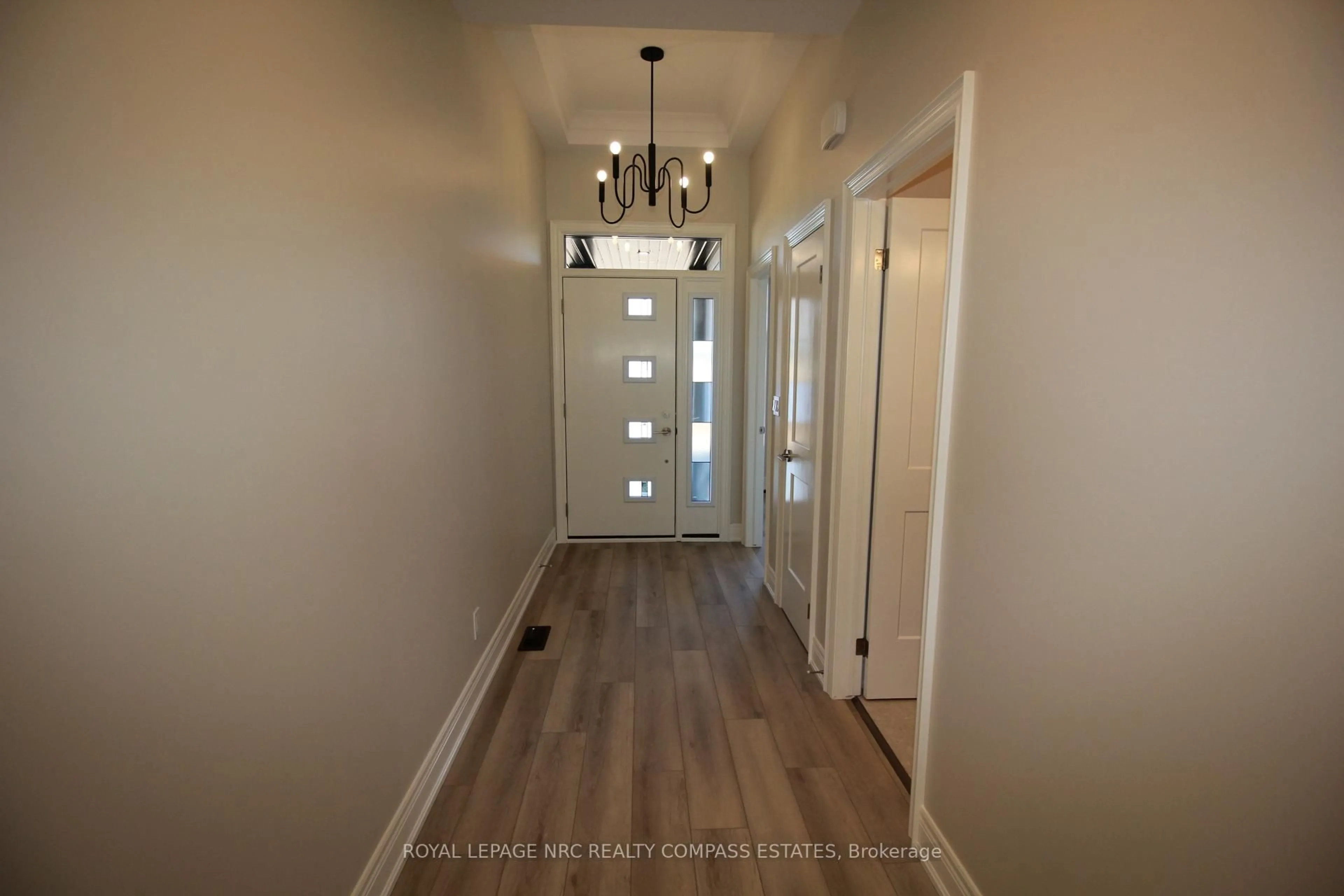 Indoor entryway for 4 SUNHAVEN Lane, Niagara-on-the-Lake Ontario L0S 1T0