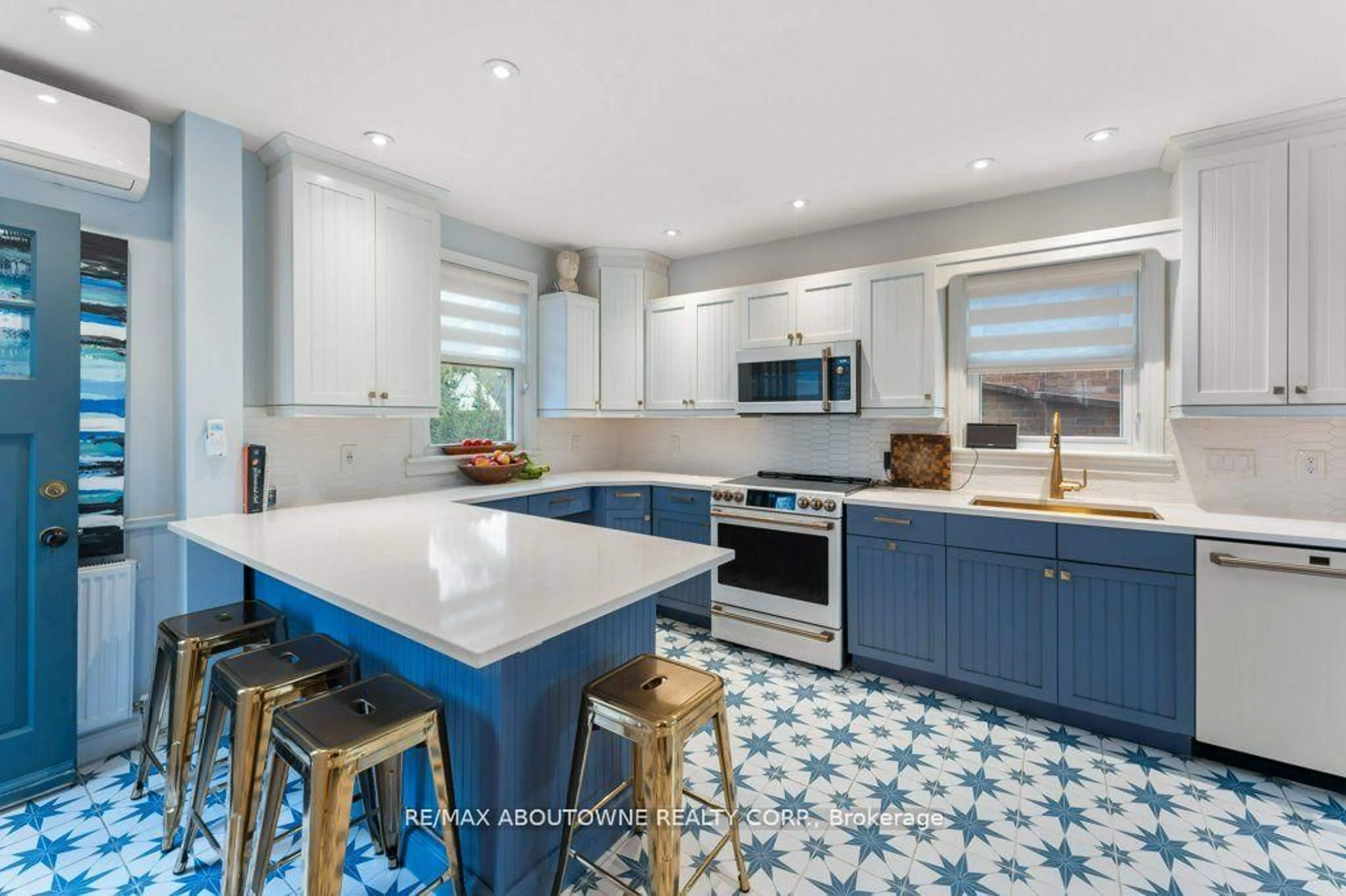 Open concept kitchen, ceramic/tile floor for 1 College St, Kingston Ontario K7L 4L5