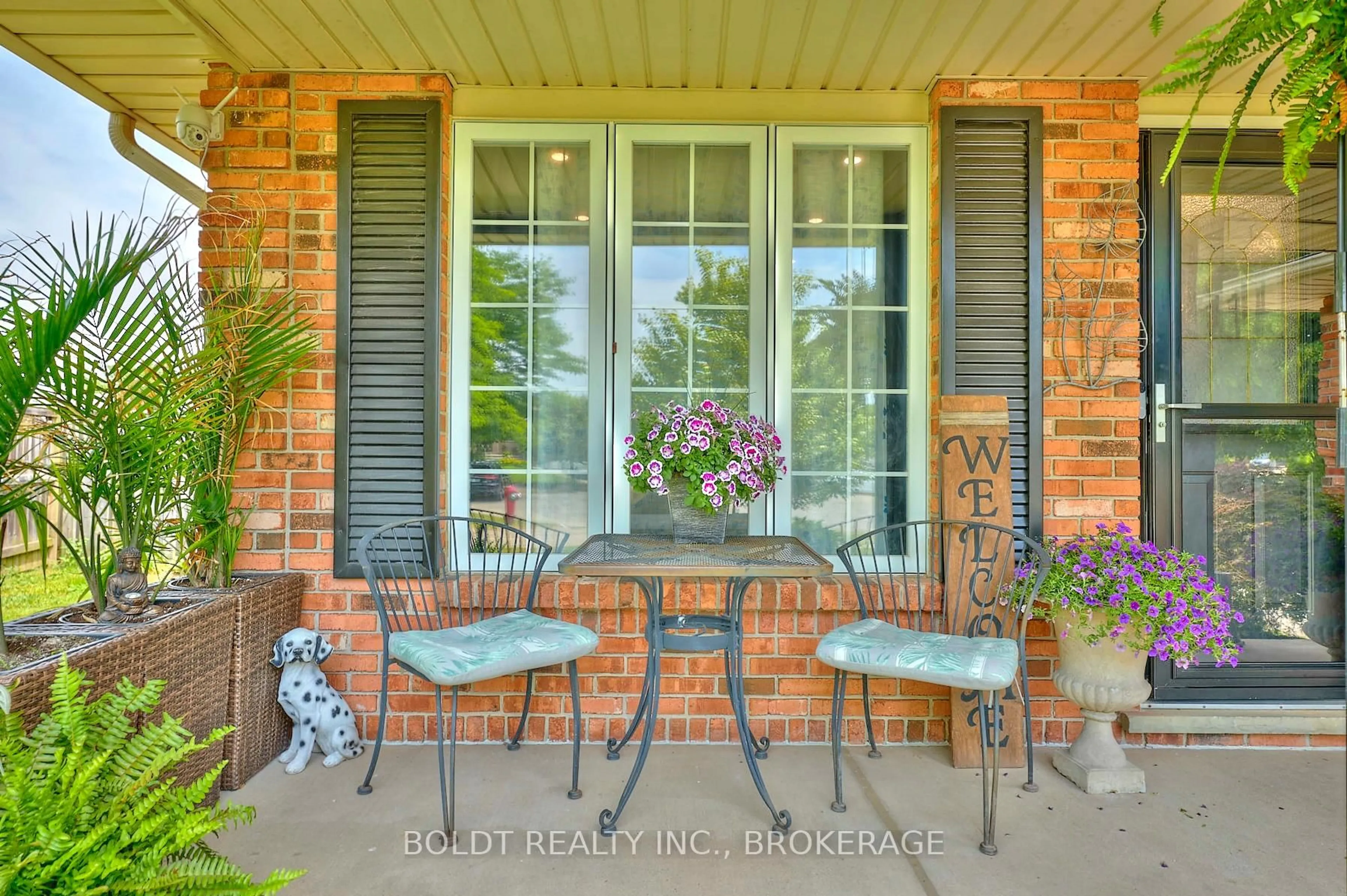 Home with brick exterior material, street for 15 PINOAK Crt, Welland Ontario L3C 6V5