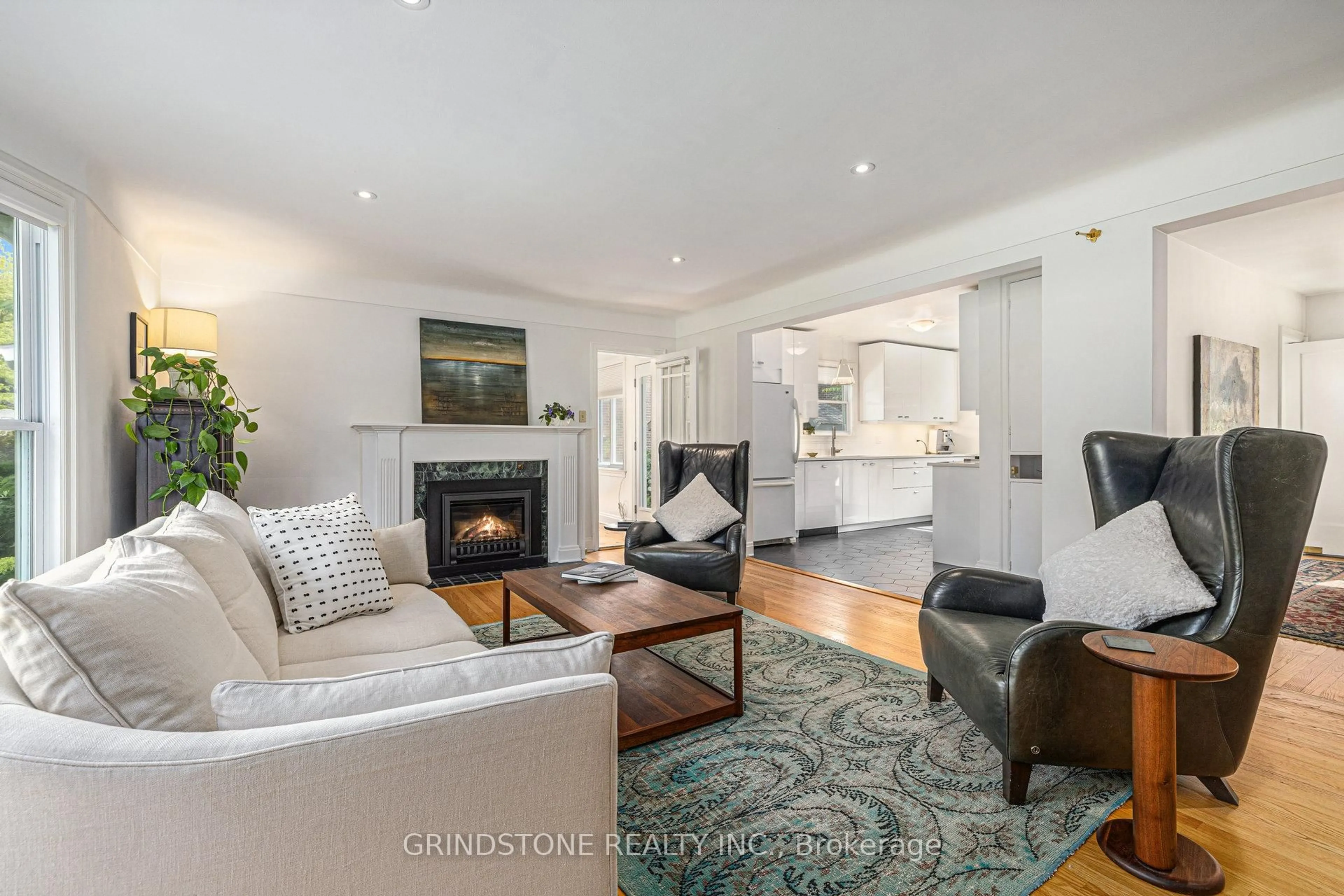 Living room with furniture, unknown for 824 Melwood Ave, Ottawa Ontario K2A 3C3