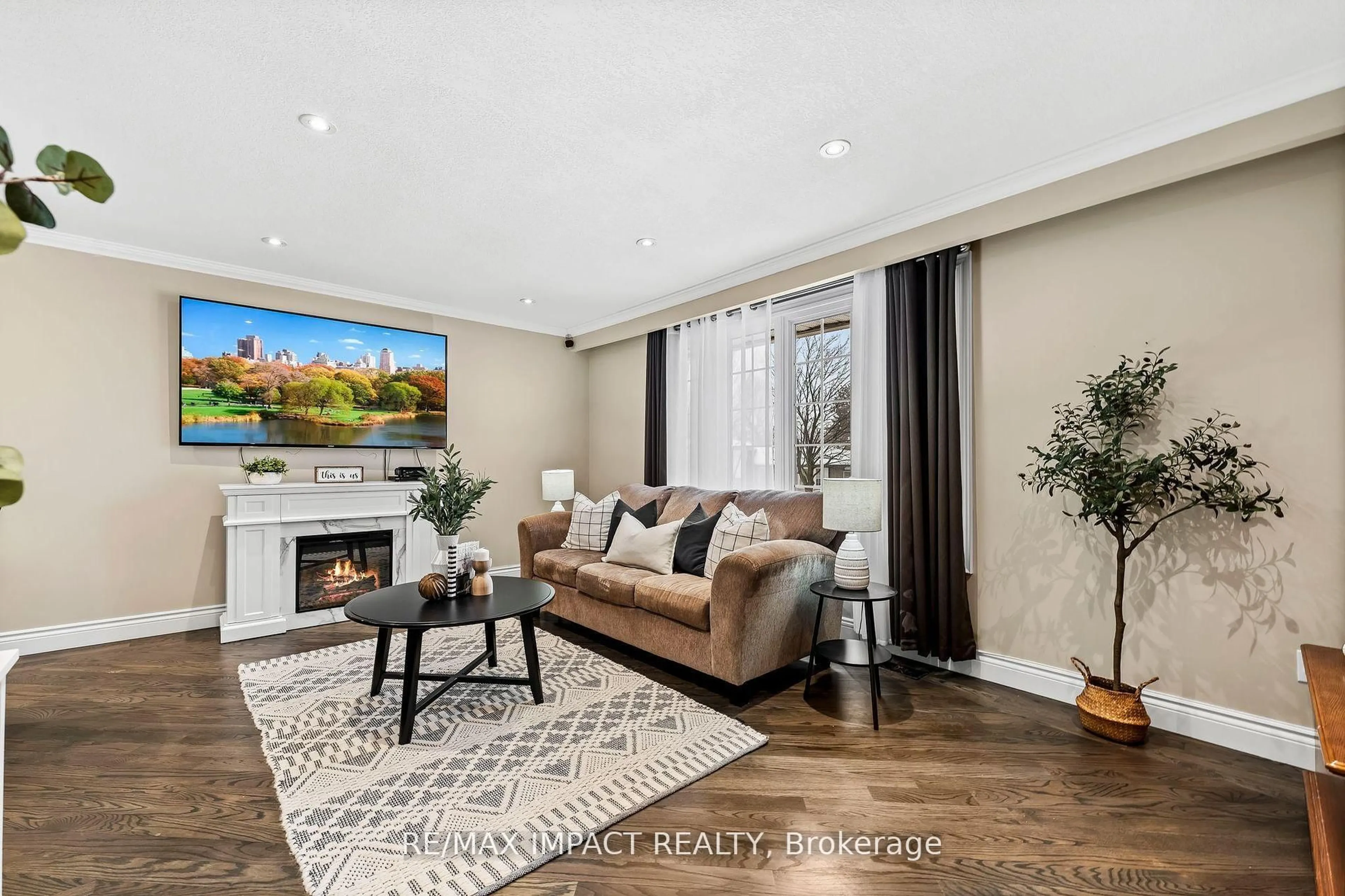 Living room with furniture, unknown for 1158 Weller St, Peterborough West Ontario K9J 7M8